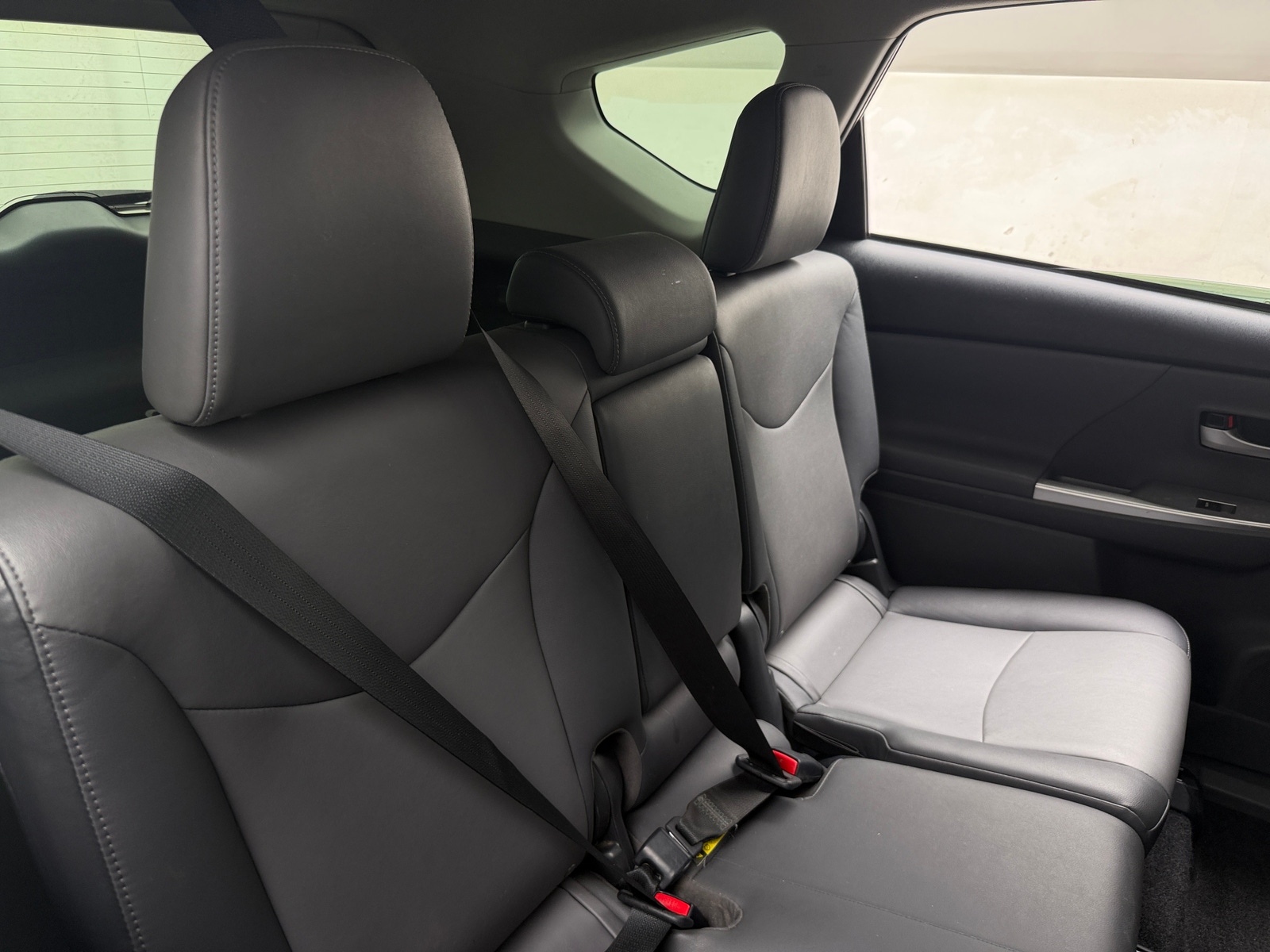Thumbnail: 2014 Toyota Prius v - 5