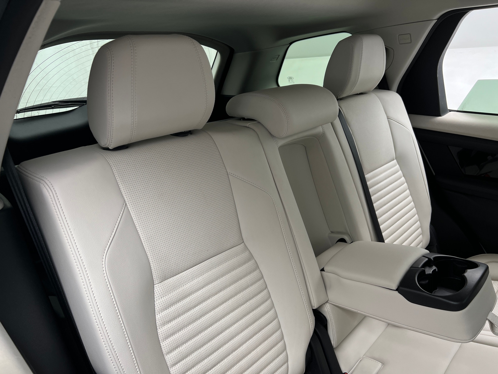 Thumbnail: 2023 Land Rover Discovery Sport - 5