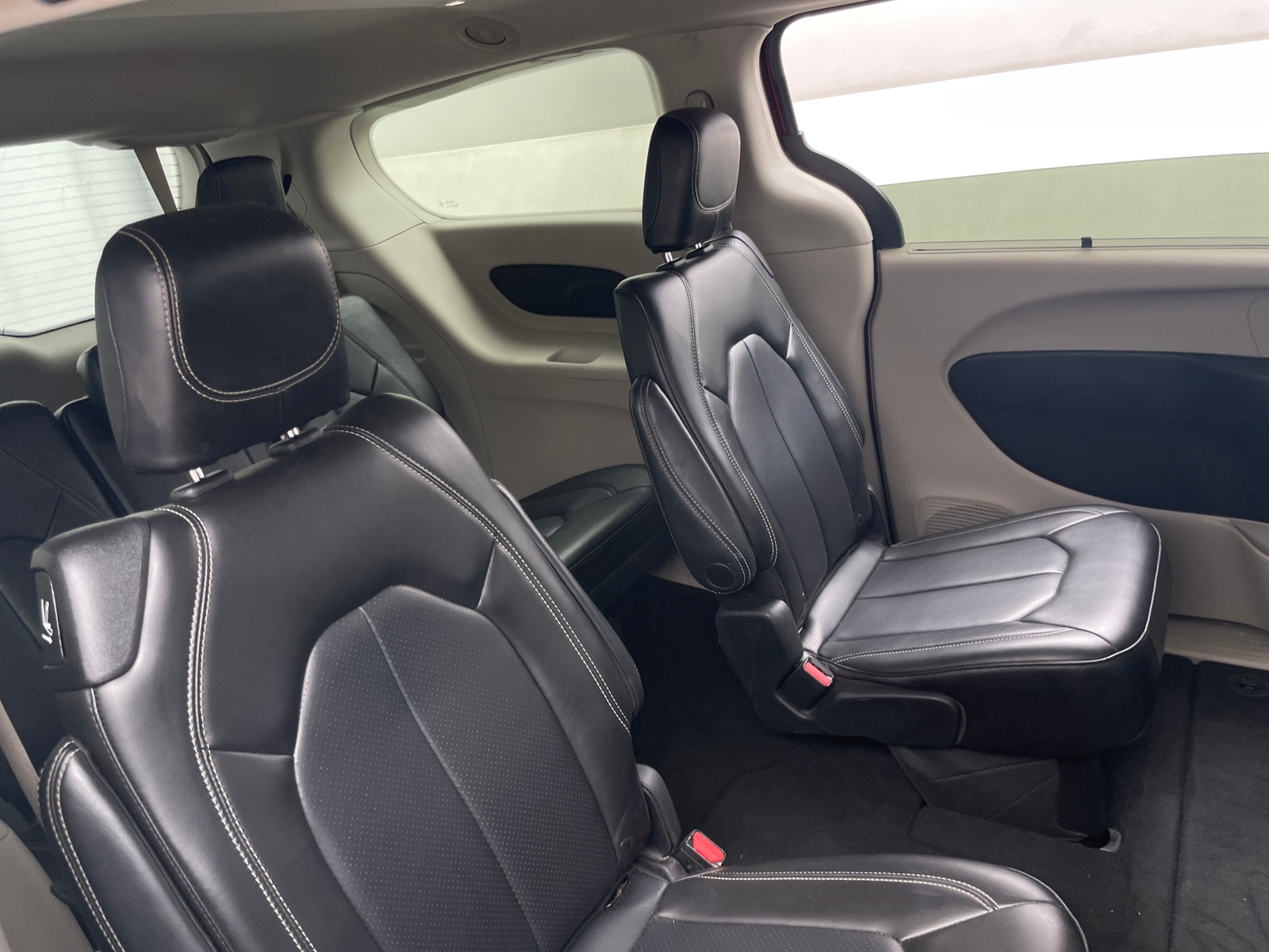 Thumbnail: 2023 Chrysler Pacifica - 5