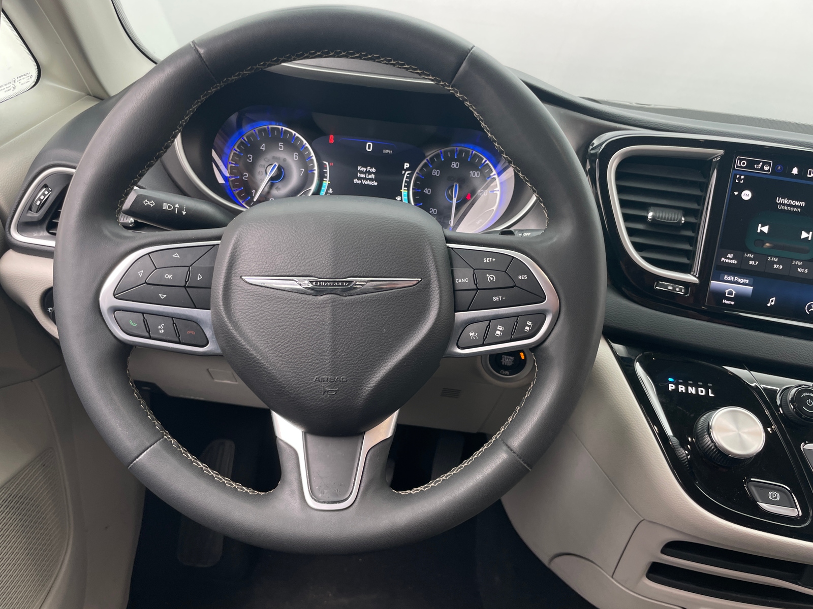 Thumbnail: 2023 Chrysler Pacifica - 4