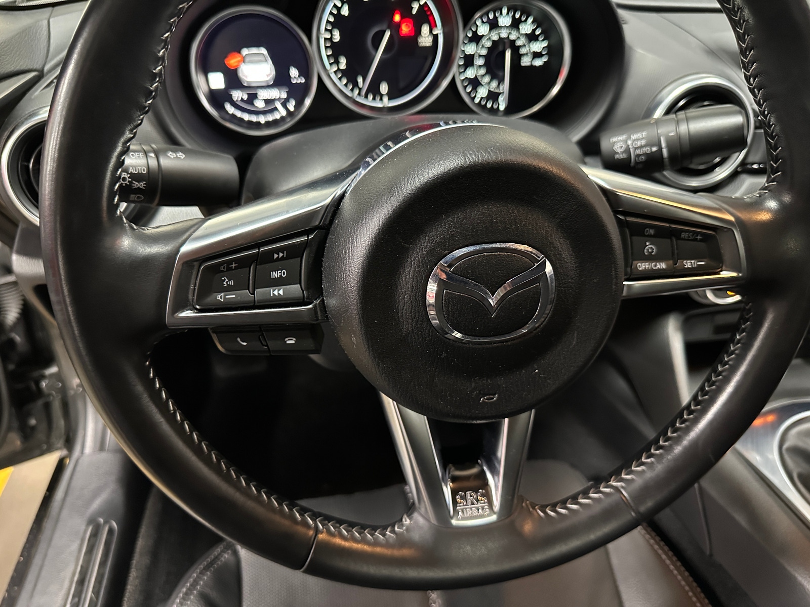 Thumbnail: 2022 Mazda MX-5 Miata - 4