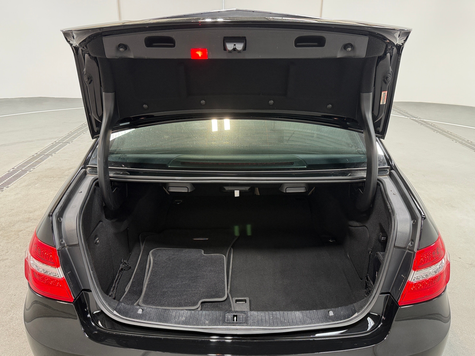 Thumbnail: 2013 Mercedes-Benz E-Class - 6