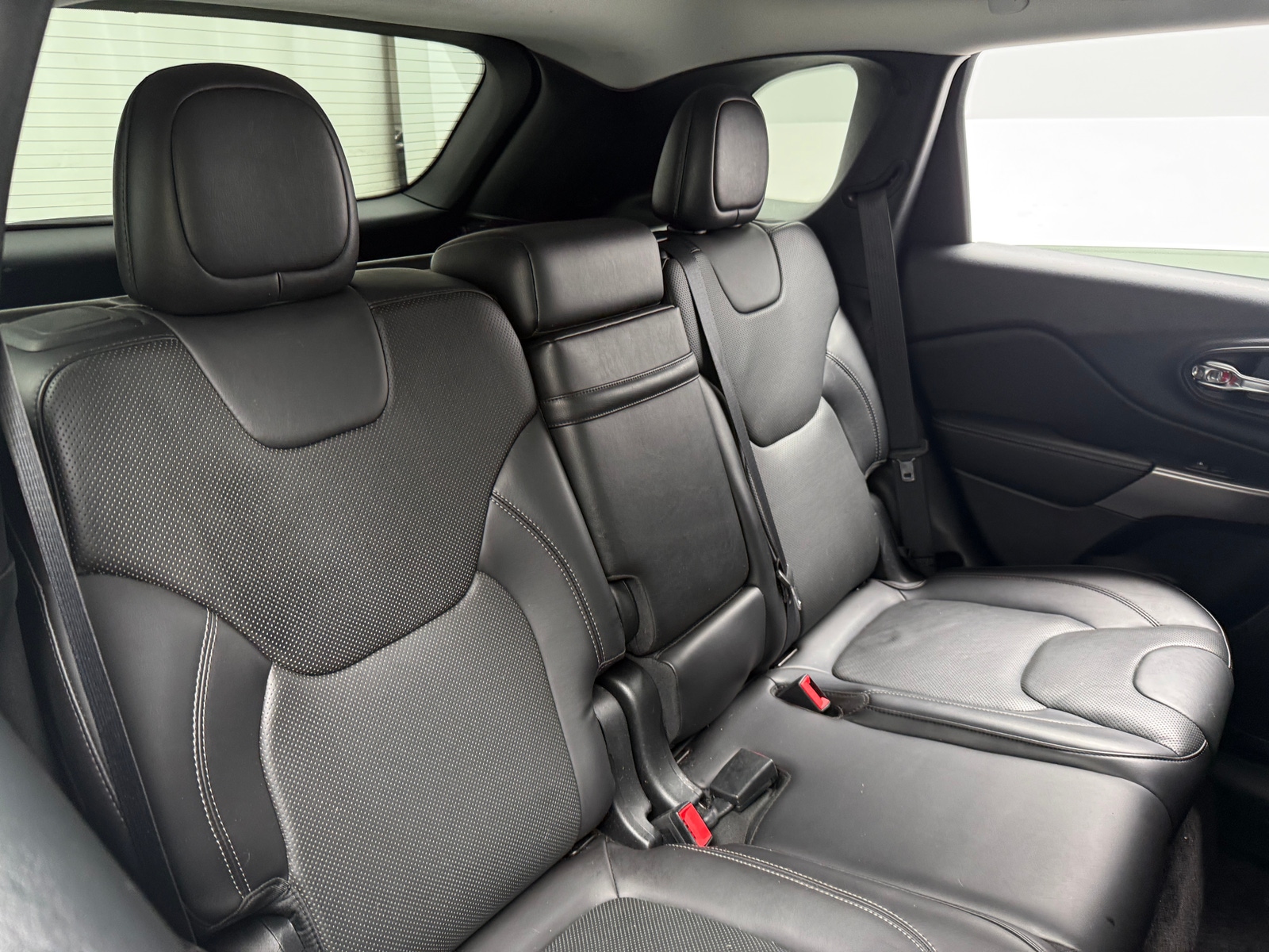 Thumbnail: 2019 Jeep Cherokee - 6