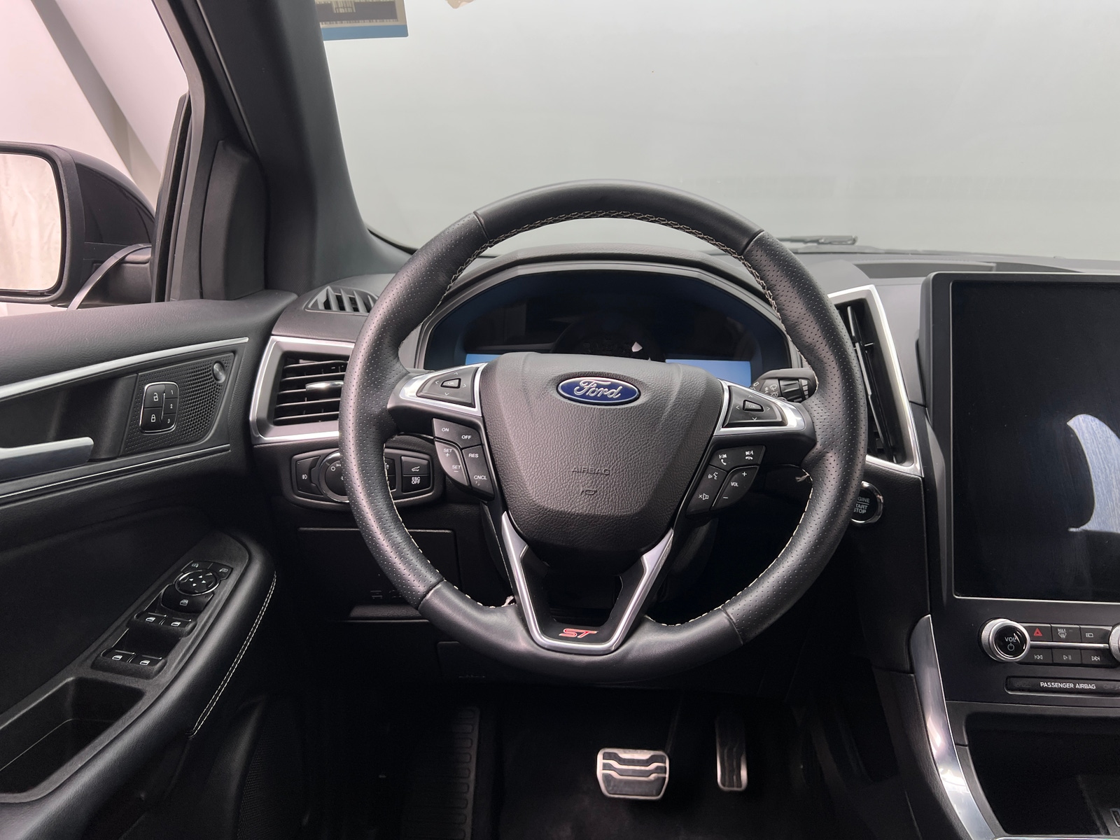 Thumbnail: 2023 Ford Edge - 4