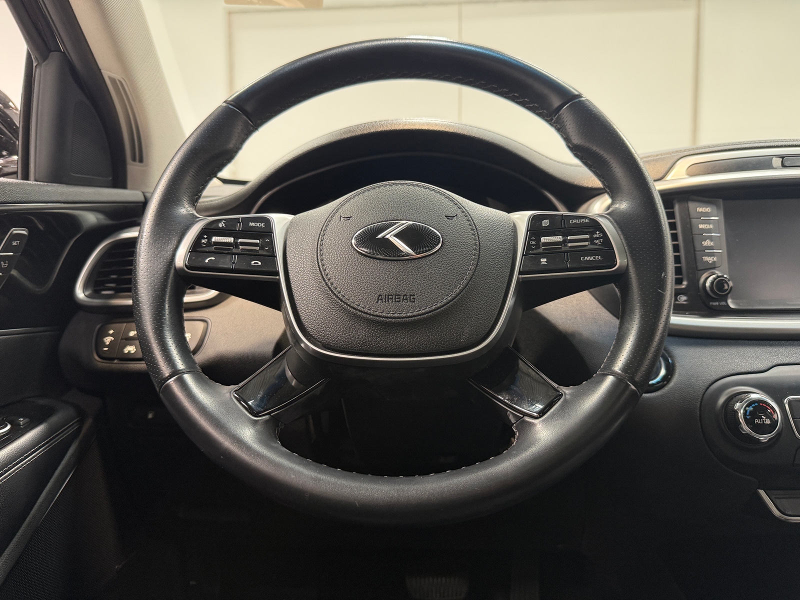 Thumbnail: 2019 Kia Sorento - 4