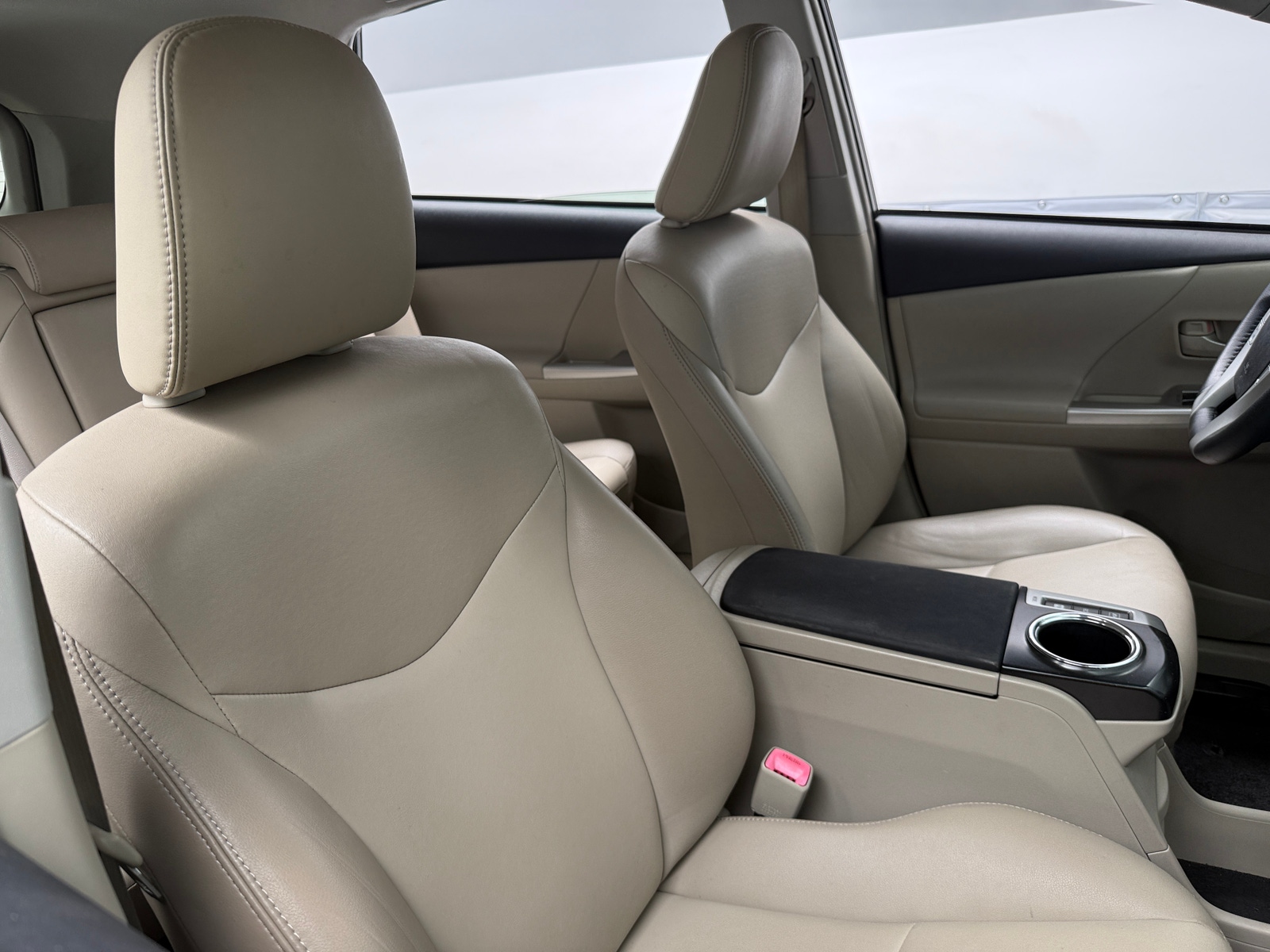 Thumbnail: 2014 Toyota Prius v - 2
