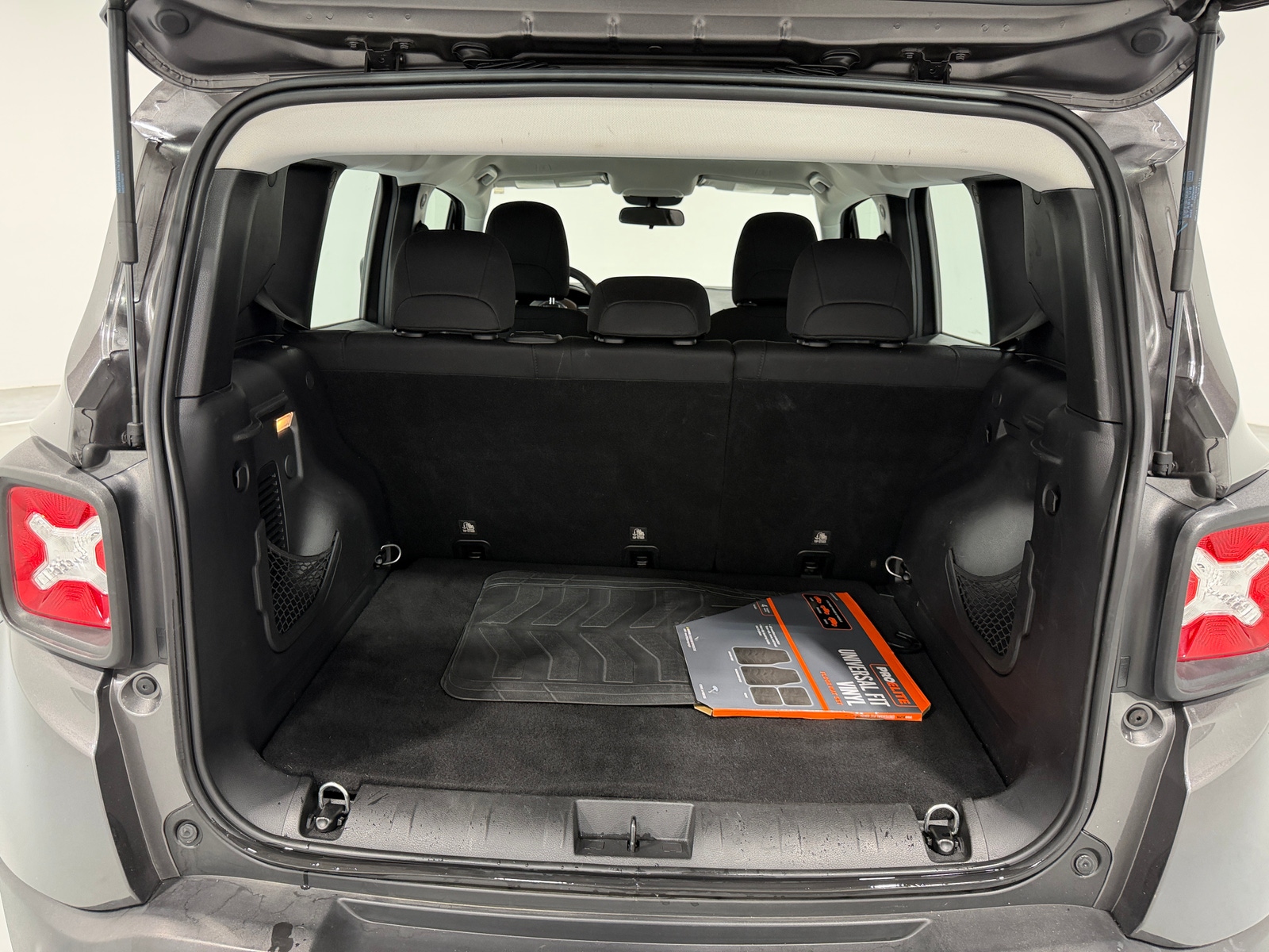 Thumbnail: 2019 Jeep Renegade - 7
