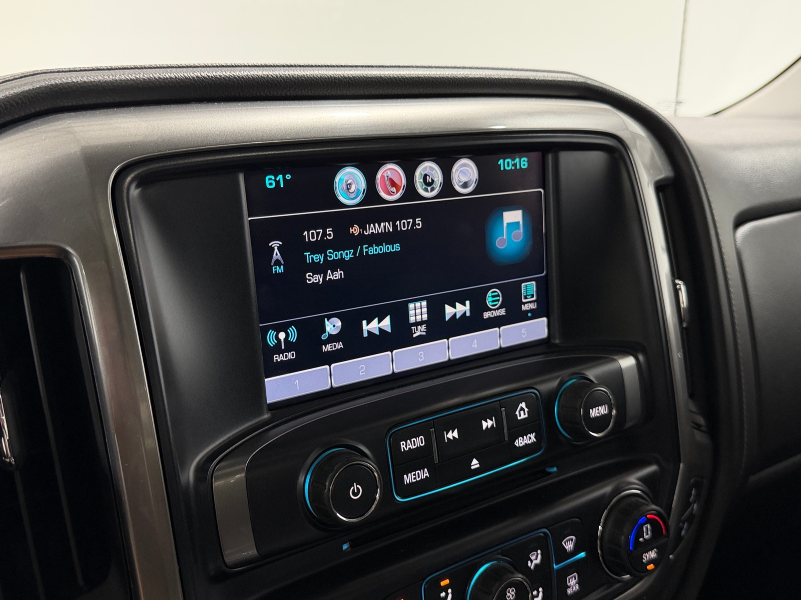 Thumbnail: 2016 Chevrolet Silverado 1500 - 3