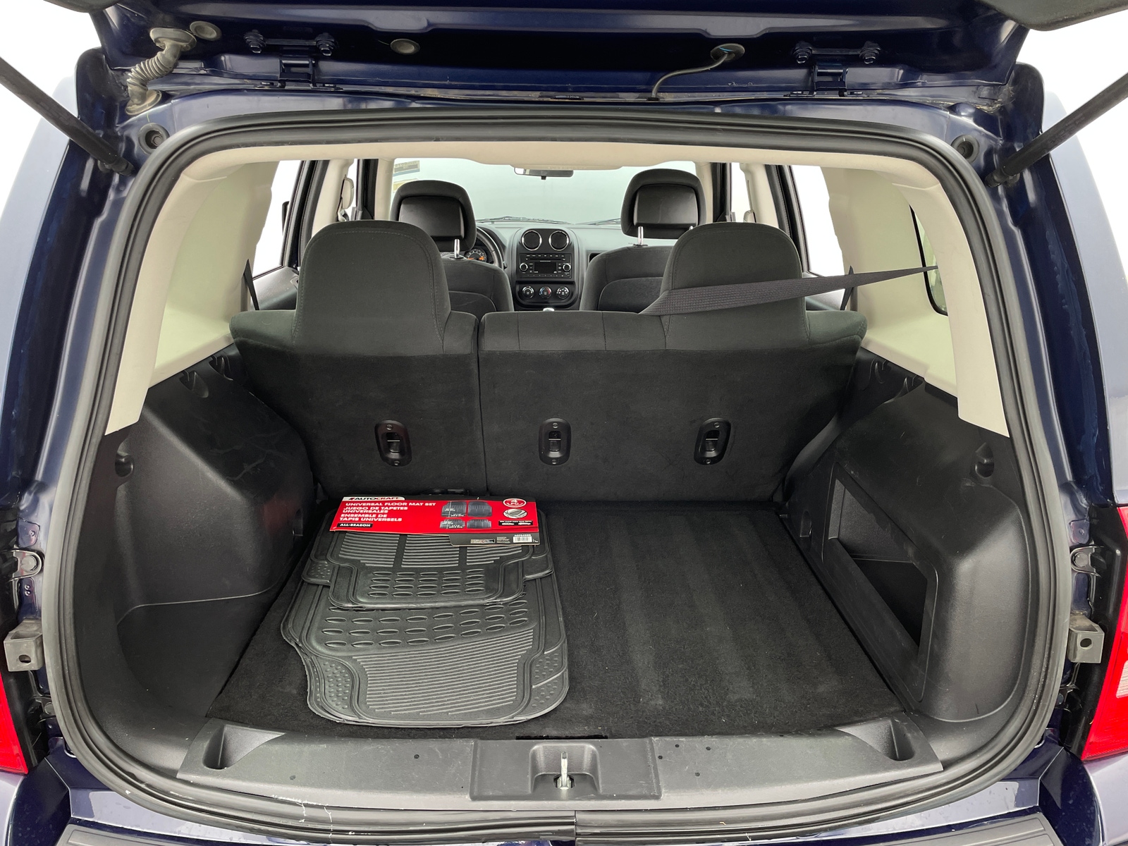 Thumbnail: 2014 Jeep Patriot - 7