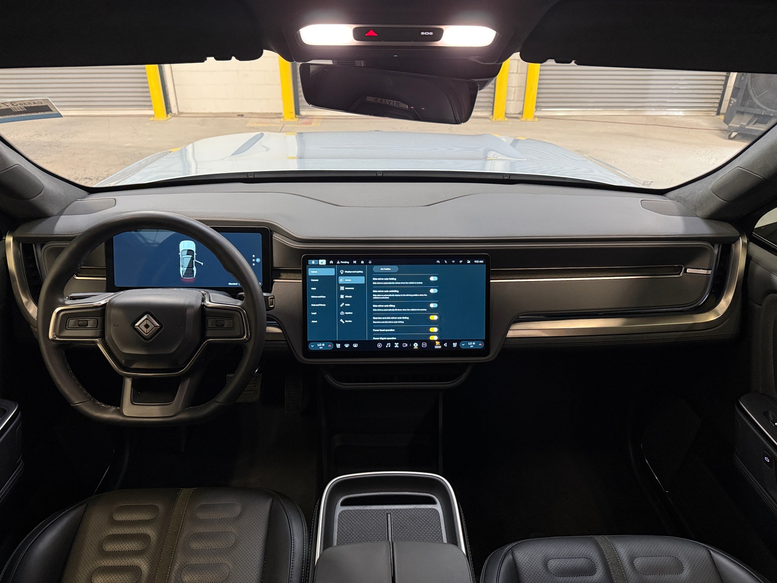 Thumbnail: 2025 Rivian R1S - 2