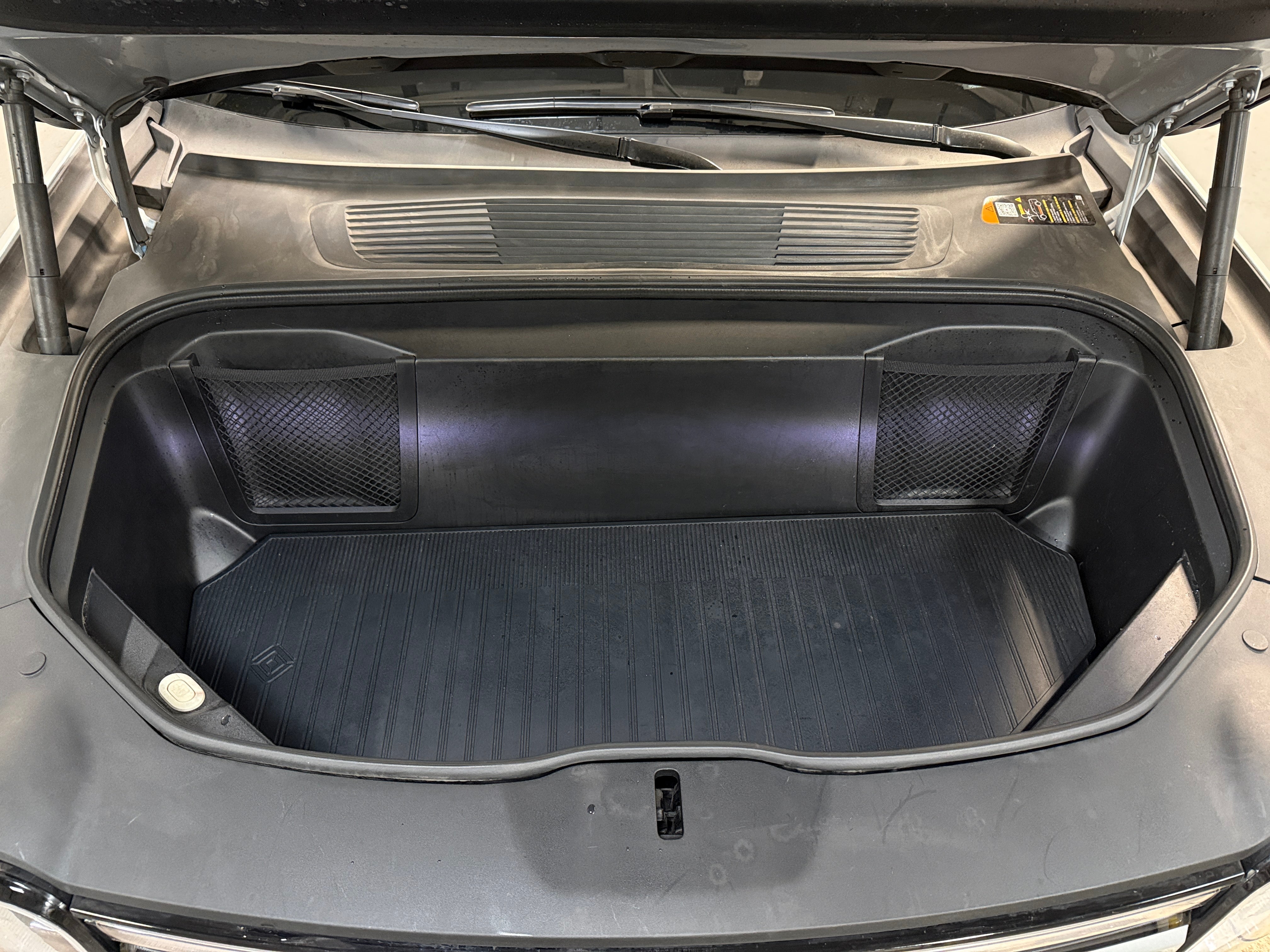 2025 Rivian R1S Adventure