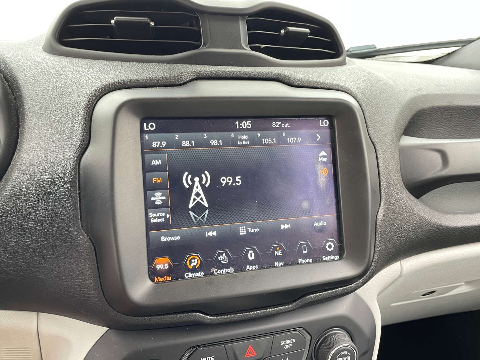 Thumbnail: 2021 Jeep Renegade - 3