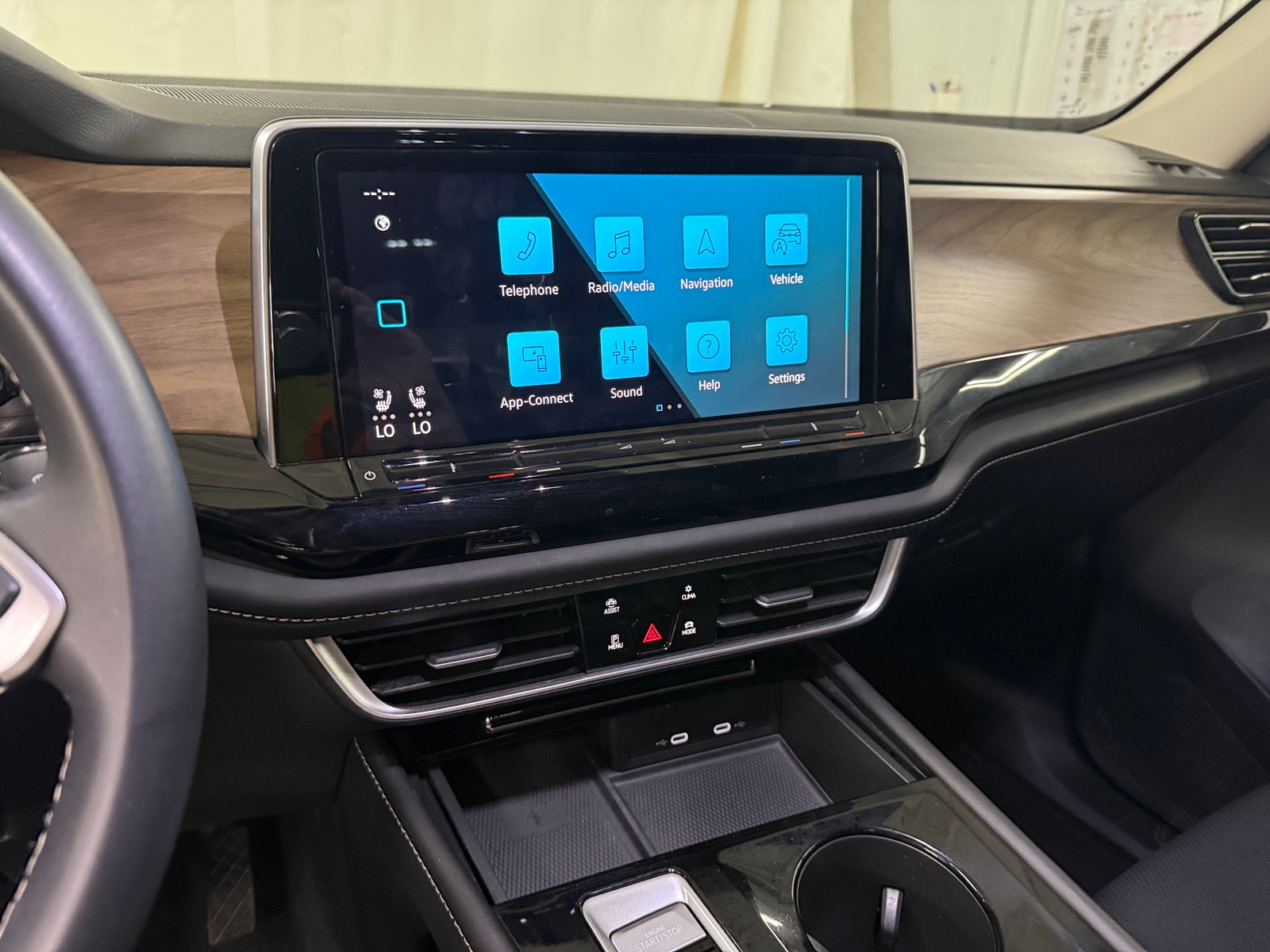 Thumbnail: 2024 Volkswagen Atlas - 3