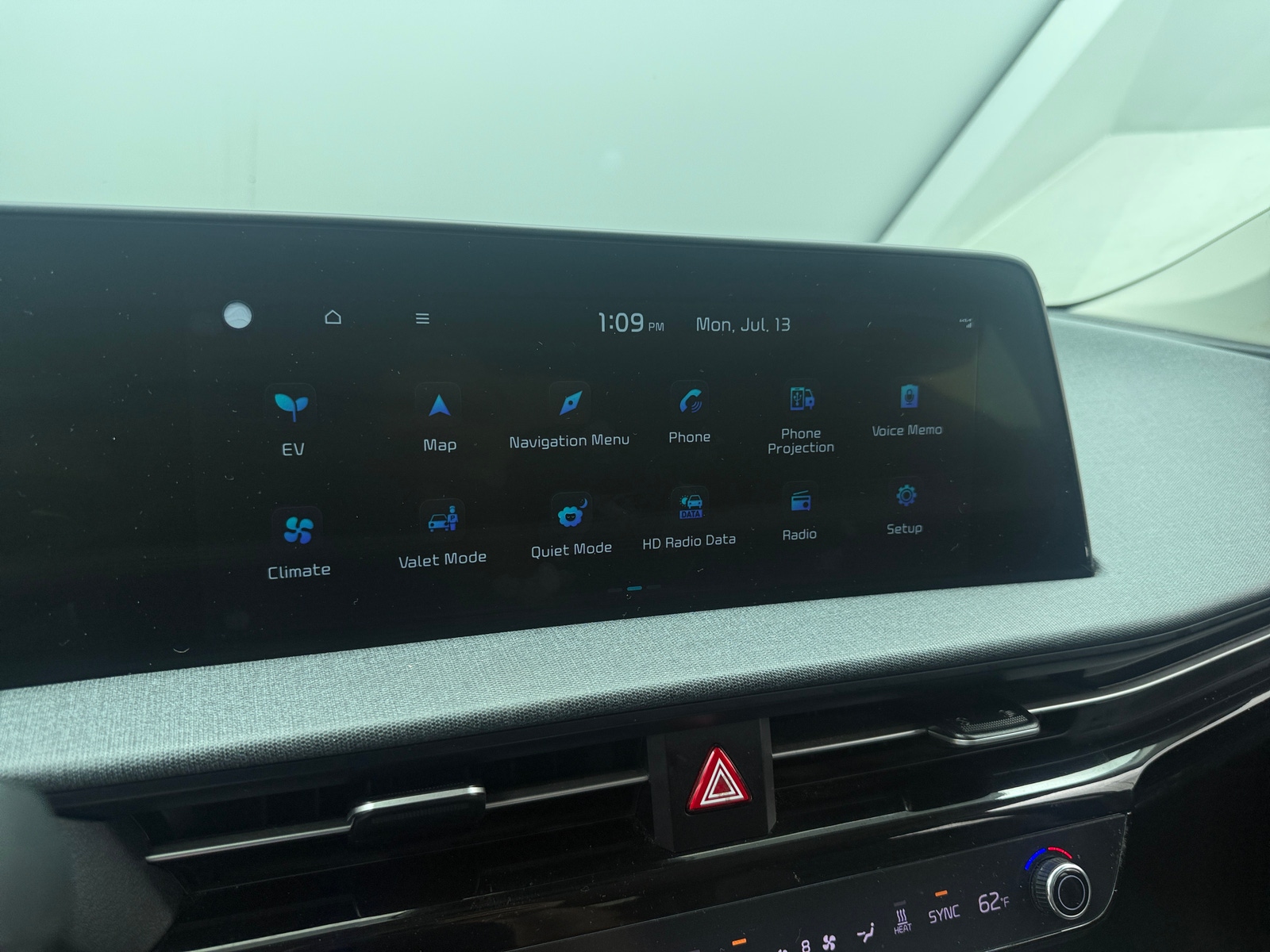 Thumbnail: 2022 Kia EV6 - 3