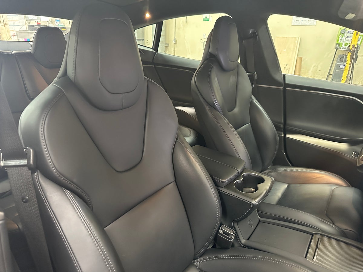 2019 Tesla Model S Performance in Black — photo 2