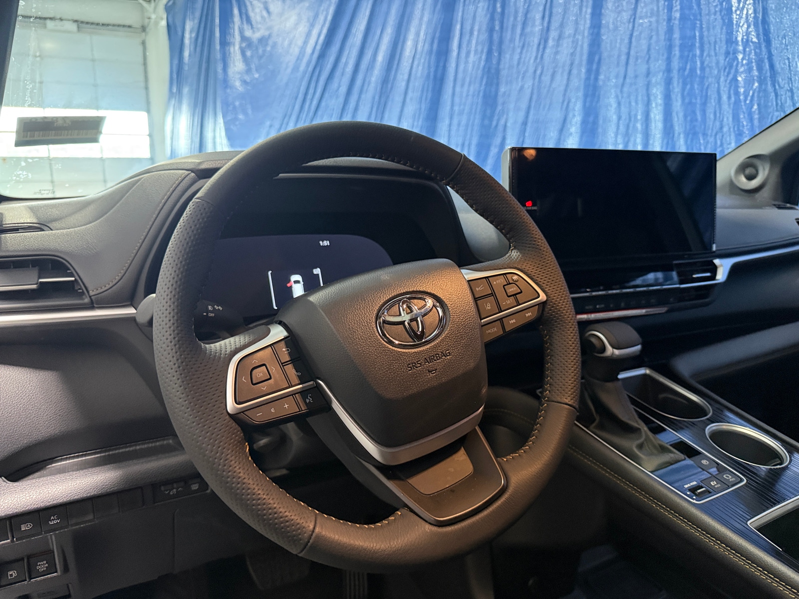 Thumbnail: 2026 Toyota Sienna - 4