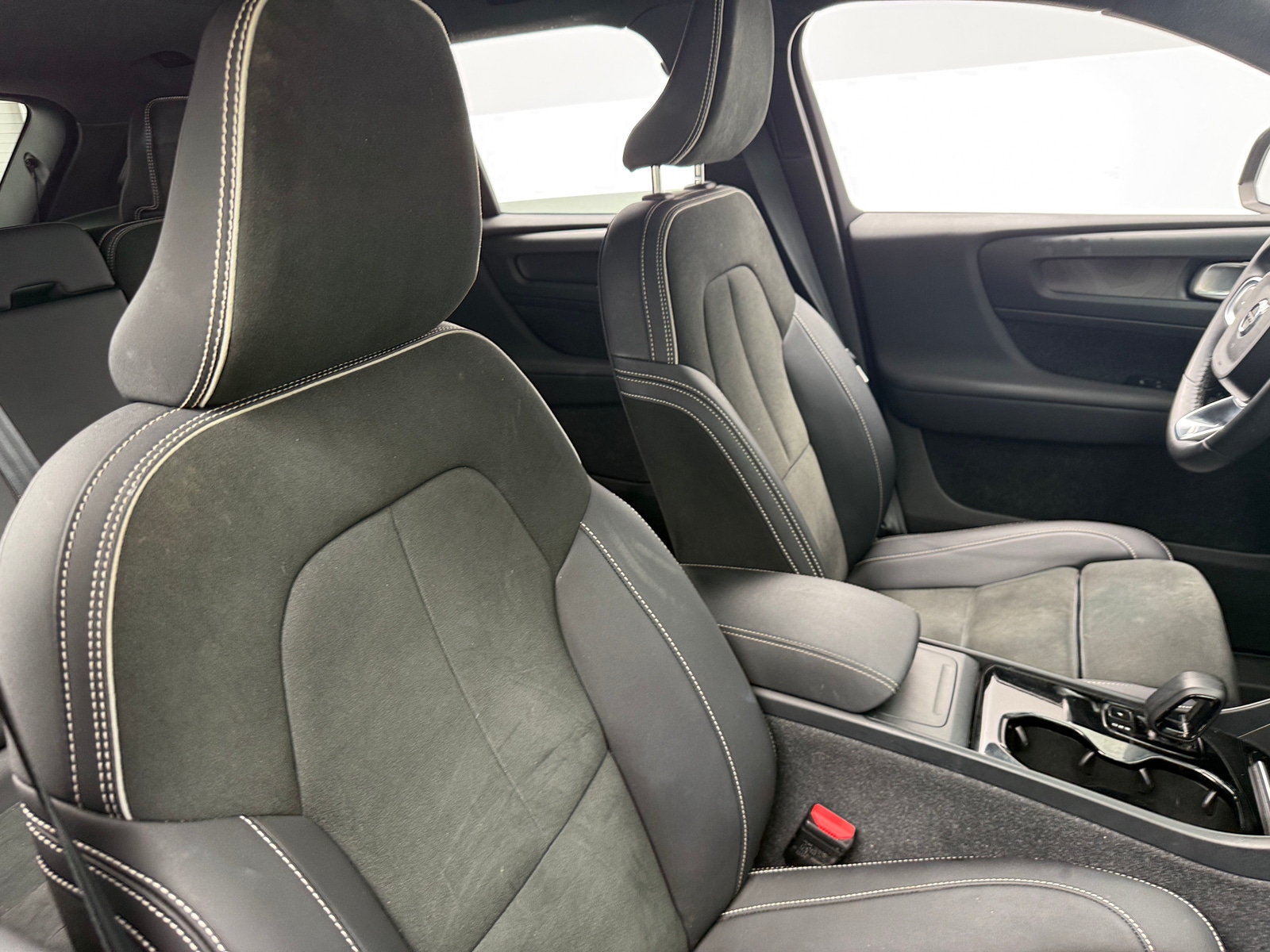 Thumbnail: 2023 Volvo XC40 - 2