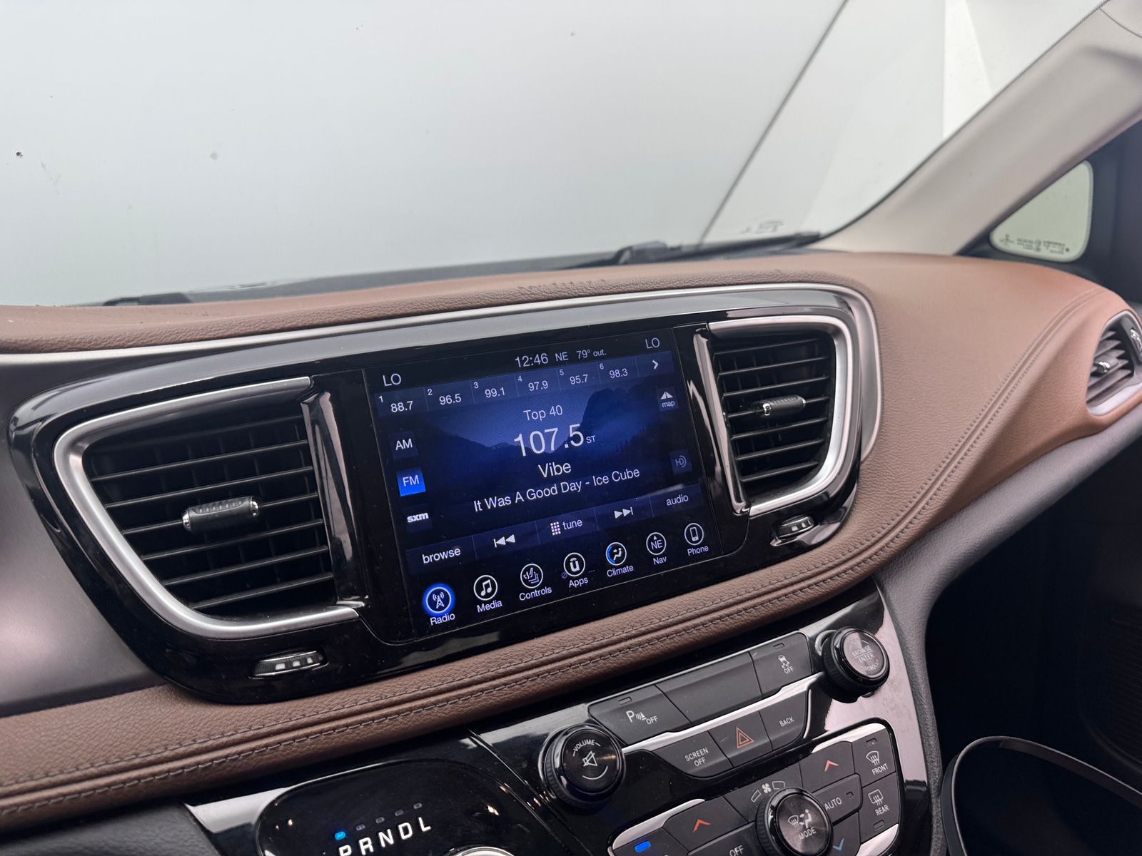Thumbnail: 2017 Chrysler Pacifica - 3