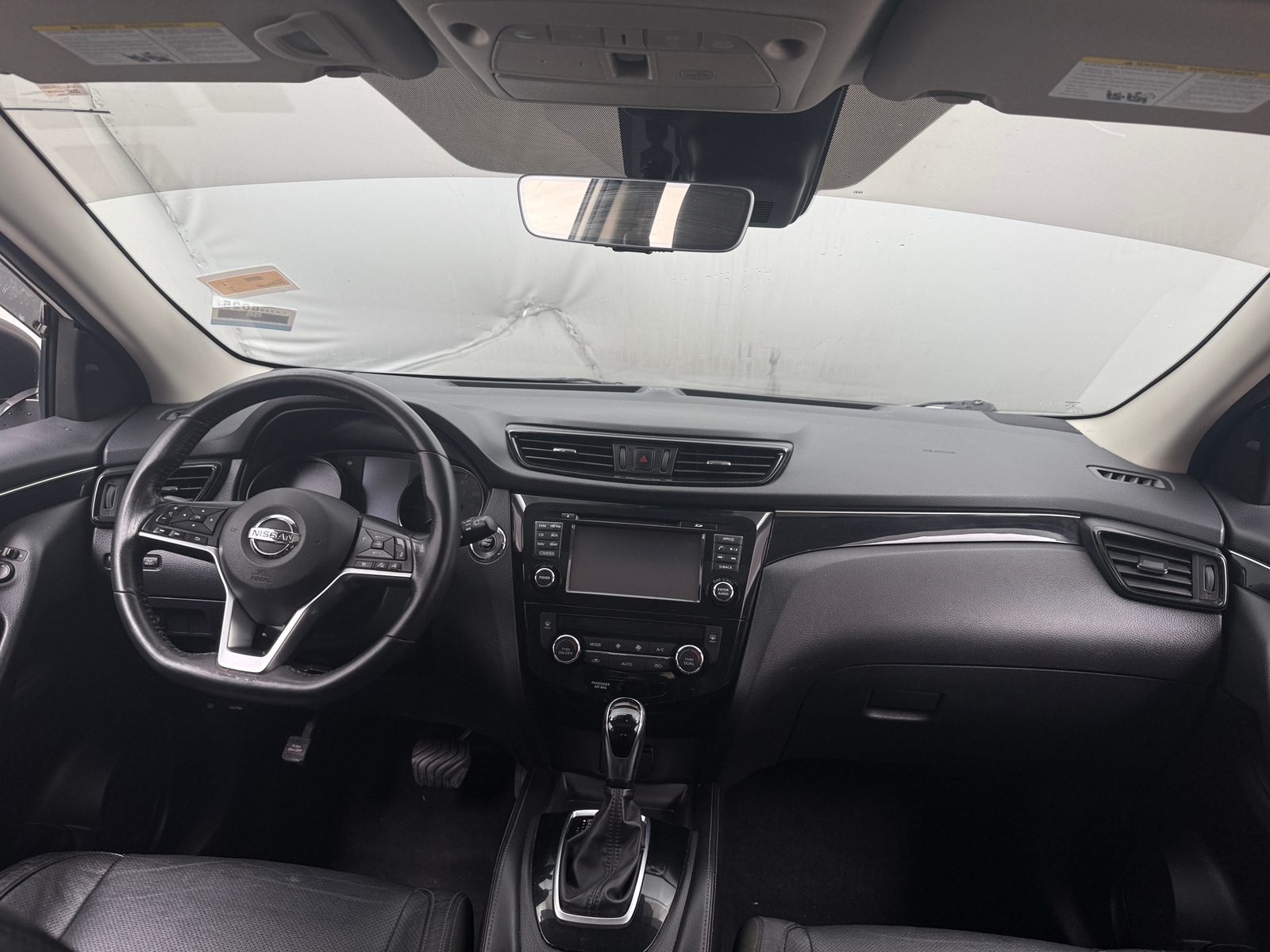 Thumbnail: 2017 Nissan Rogue Sport - 2