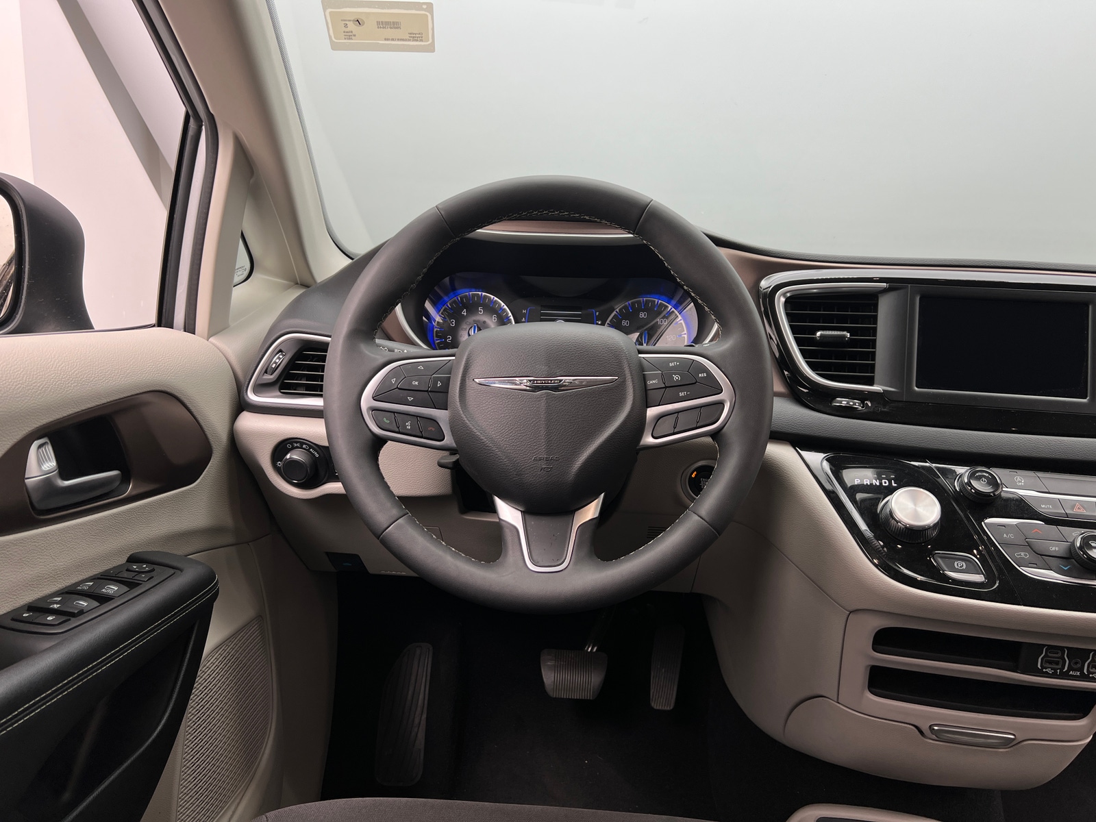 Thumbnail: 2024 Chrysler Voyager - 5