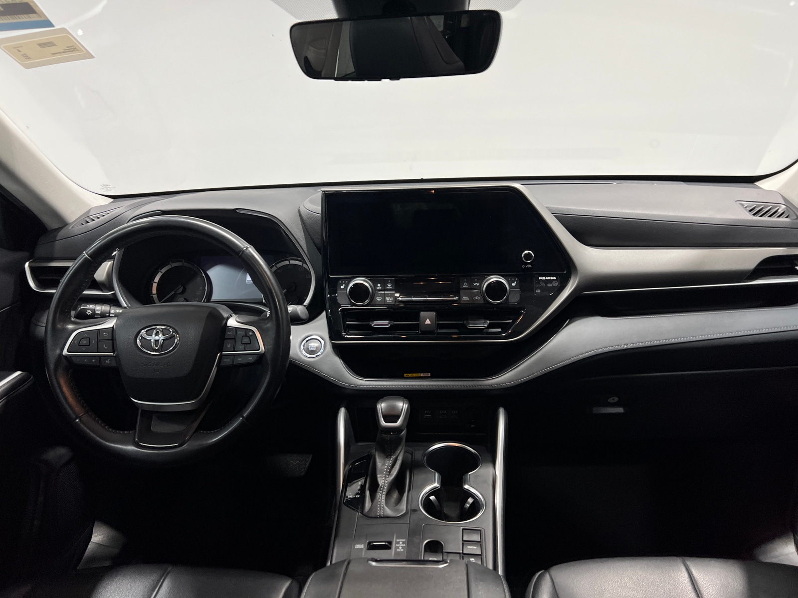 Thumbnail: 2023 Toyota Highlander - 2