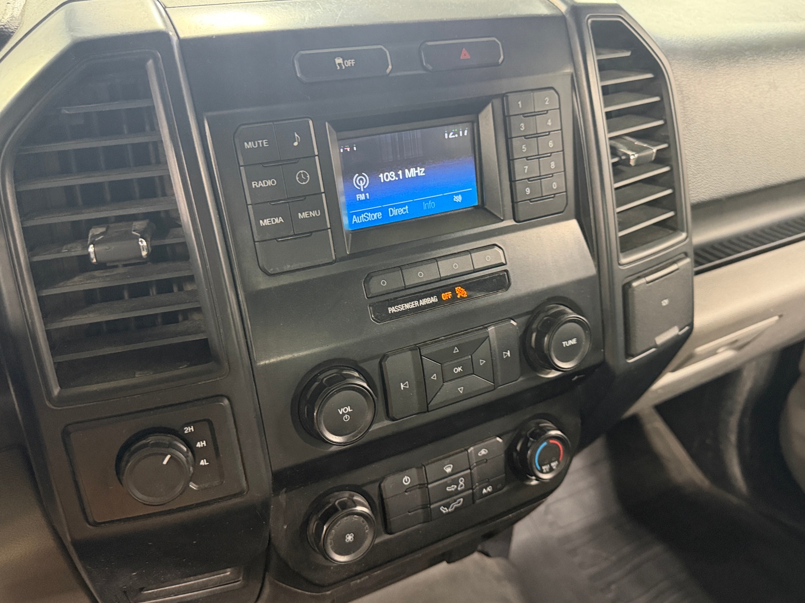 Thumbnail: 2015 Ford Econoline - 4