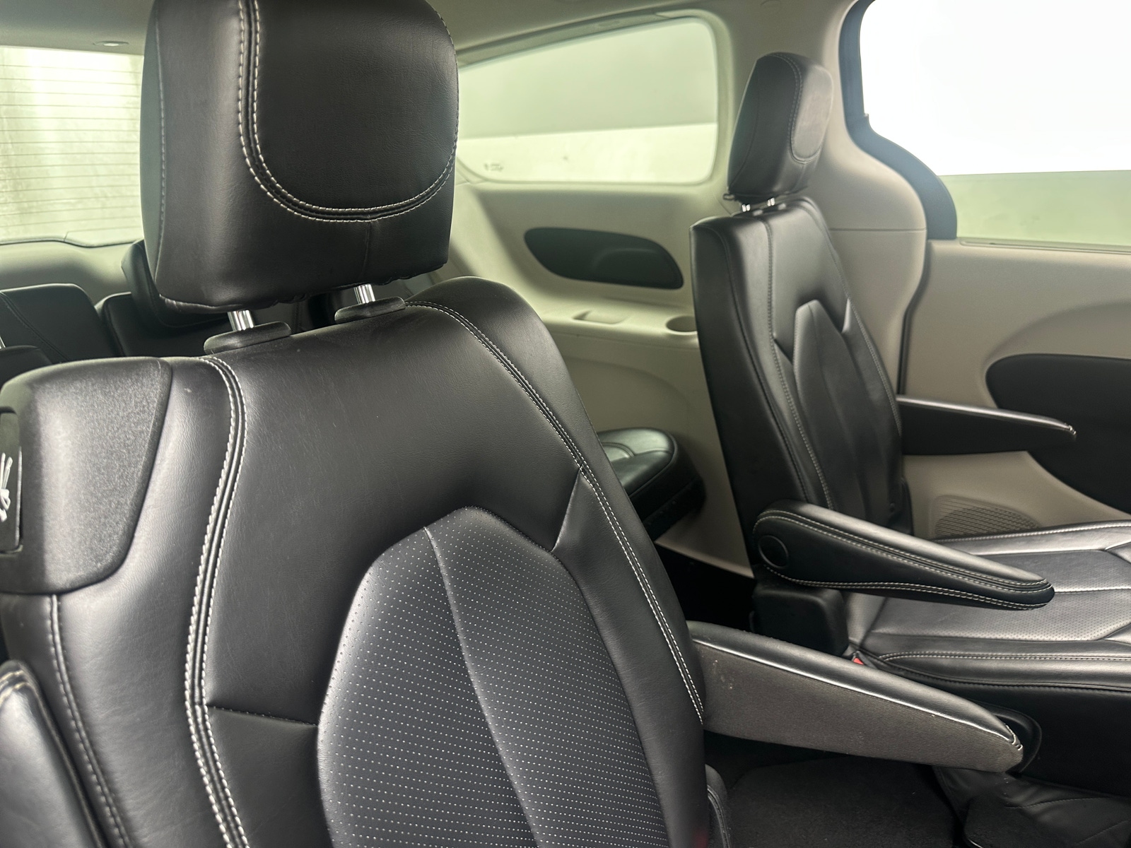 Thumbnail: 2023 Chrysler Pacifica - 5