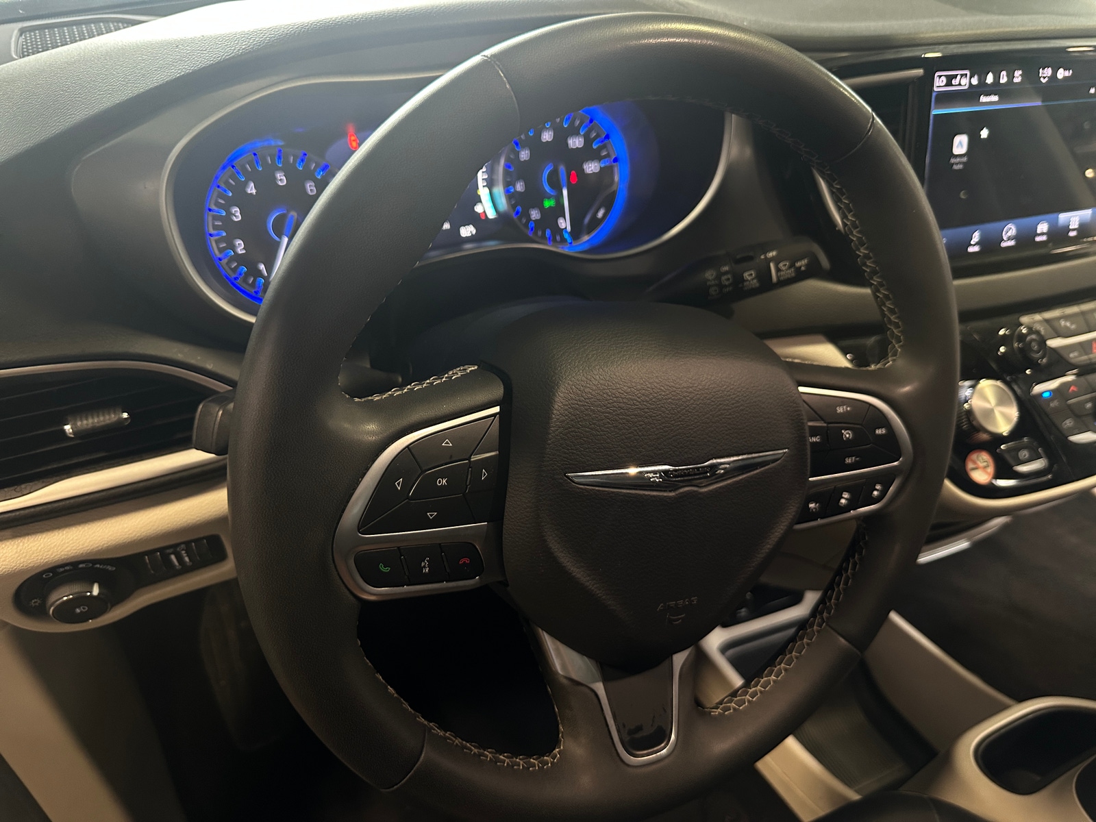 Thumbnail: 2023 Chrysler Pacifica - 4