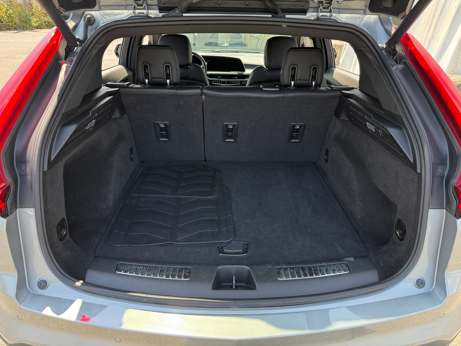 Thumbnail: 2024 Cadillac XT4 - 6