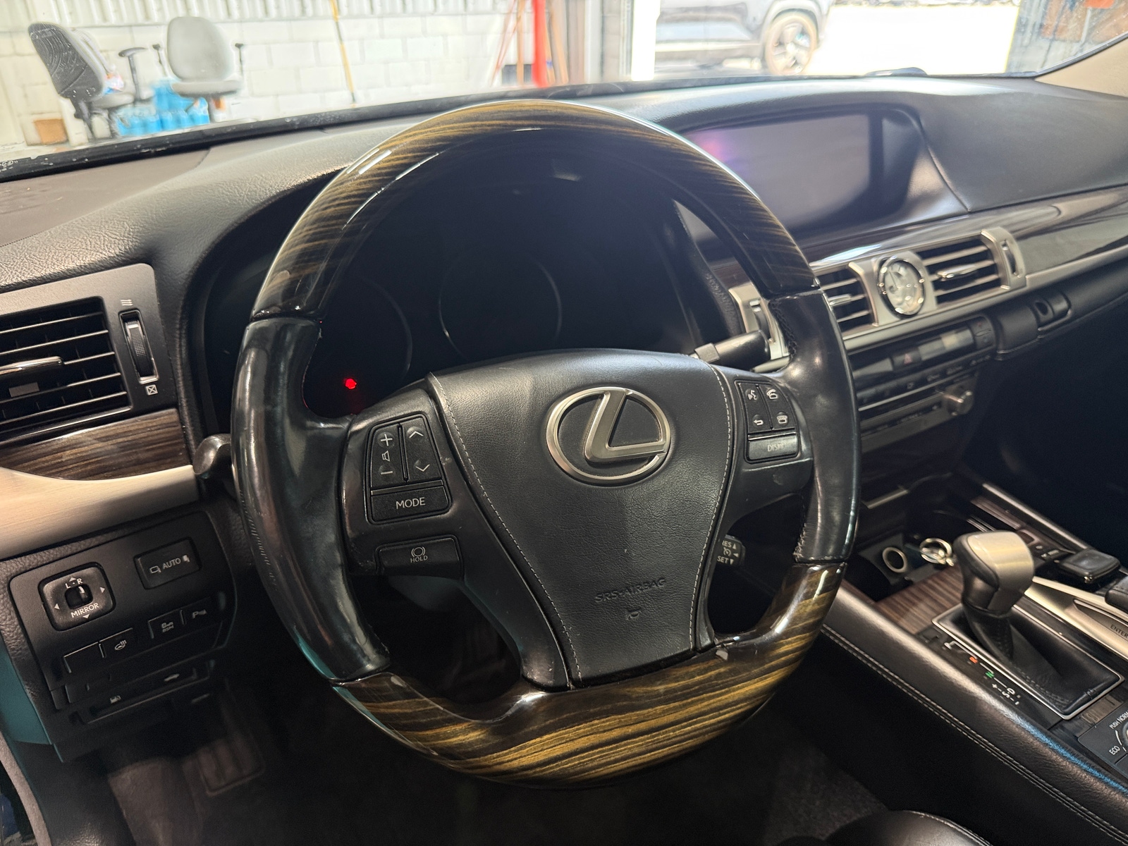 Thumbnail: 2016 Lexus LS - 4