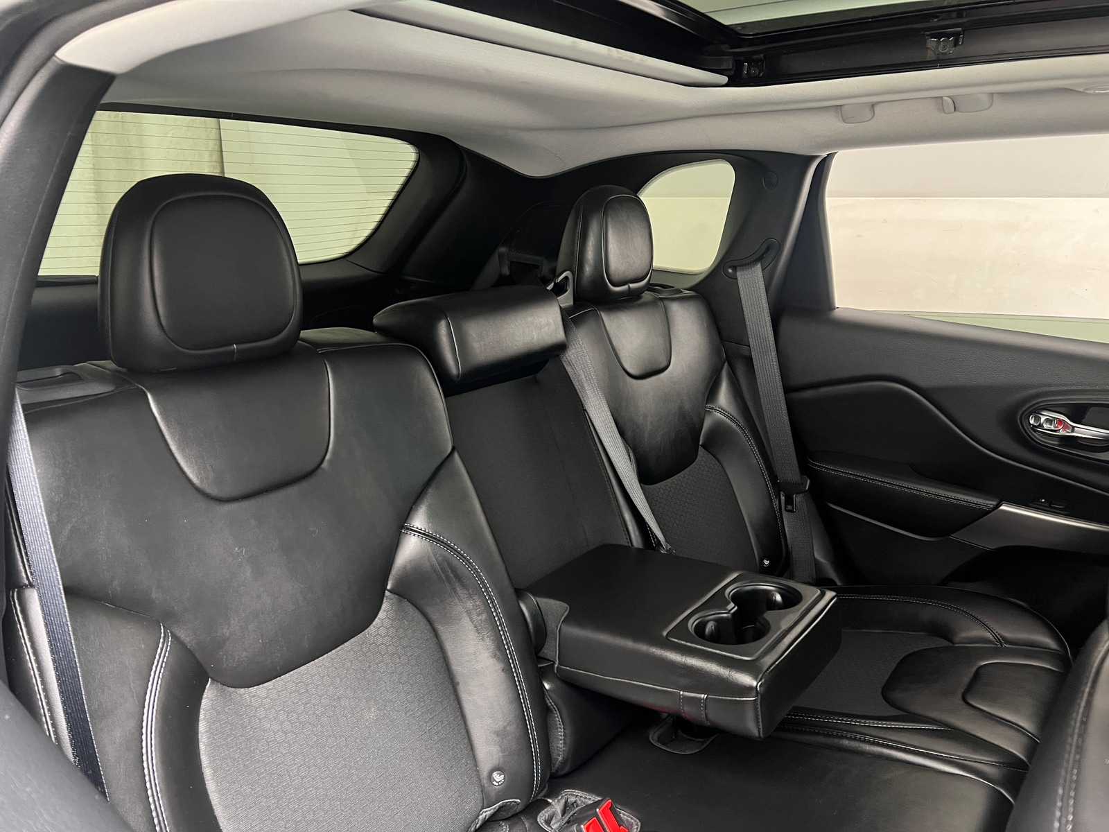 Thumbnail: 2019 Jeep Cherokee - 6