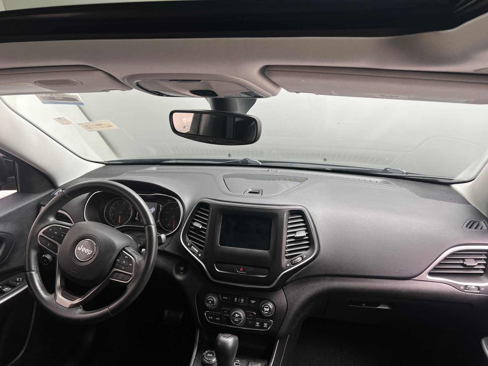 Thumbnail: 2019 Jeep Cherokee - 3