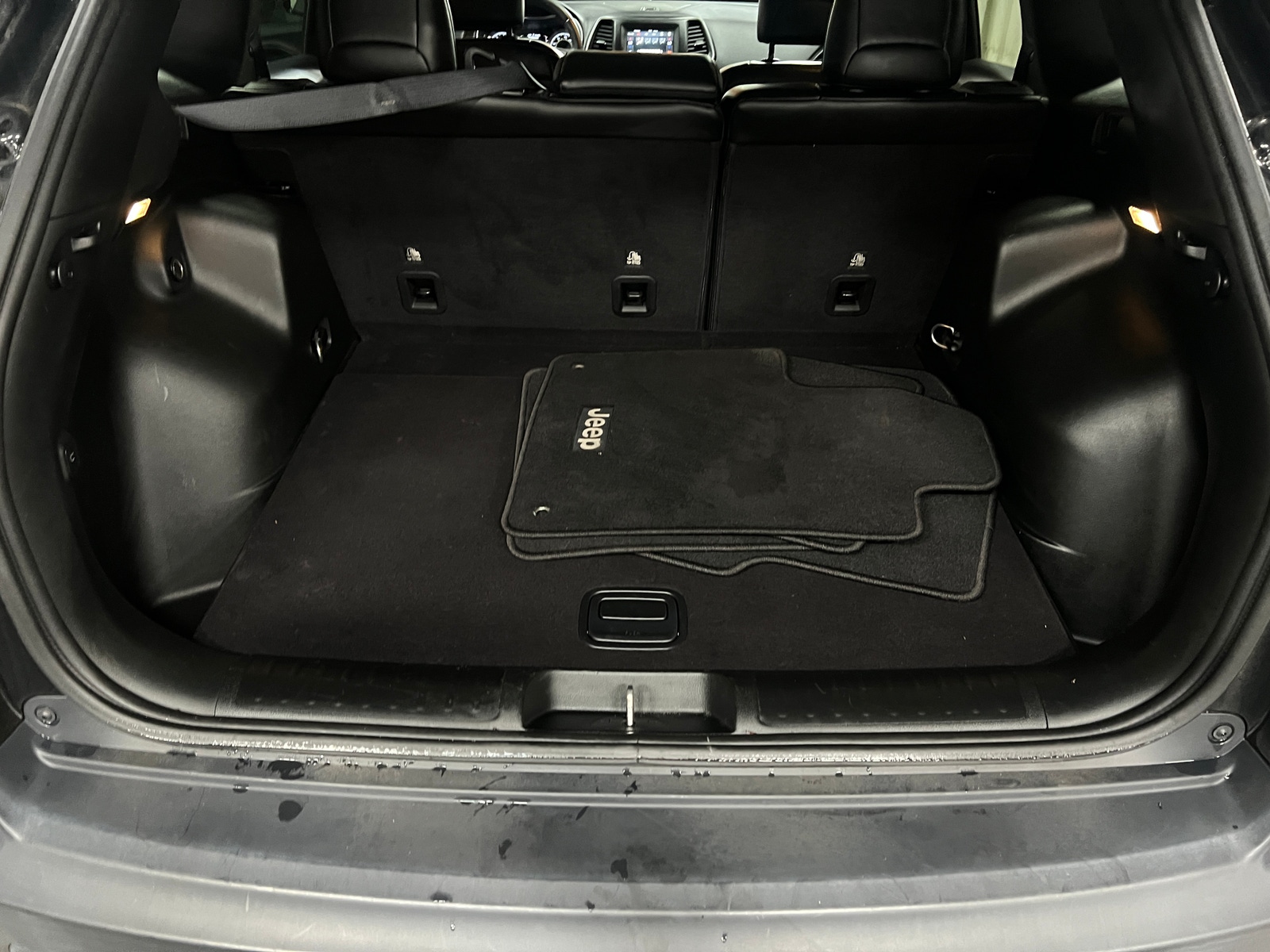 Thumbnail: 2019 Jeep Cherokee - 7