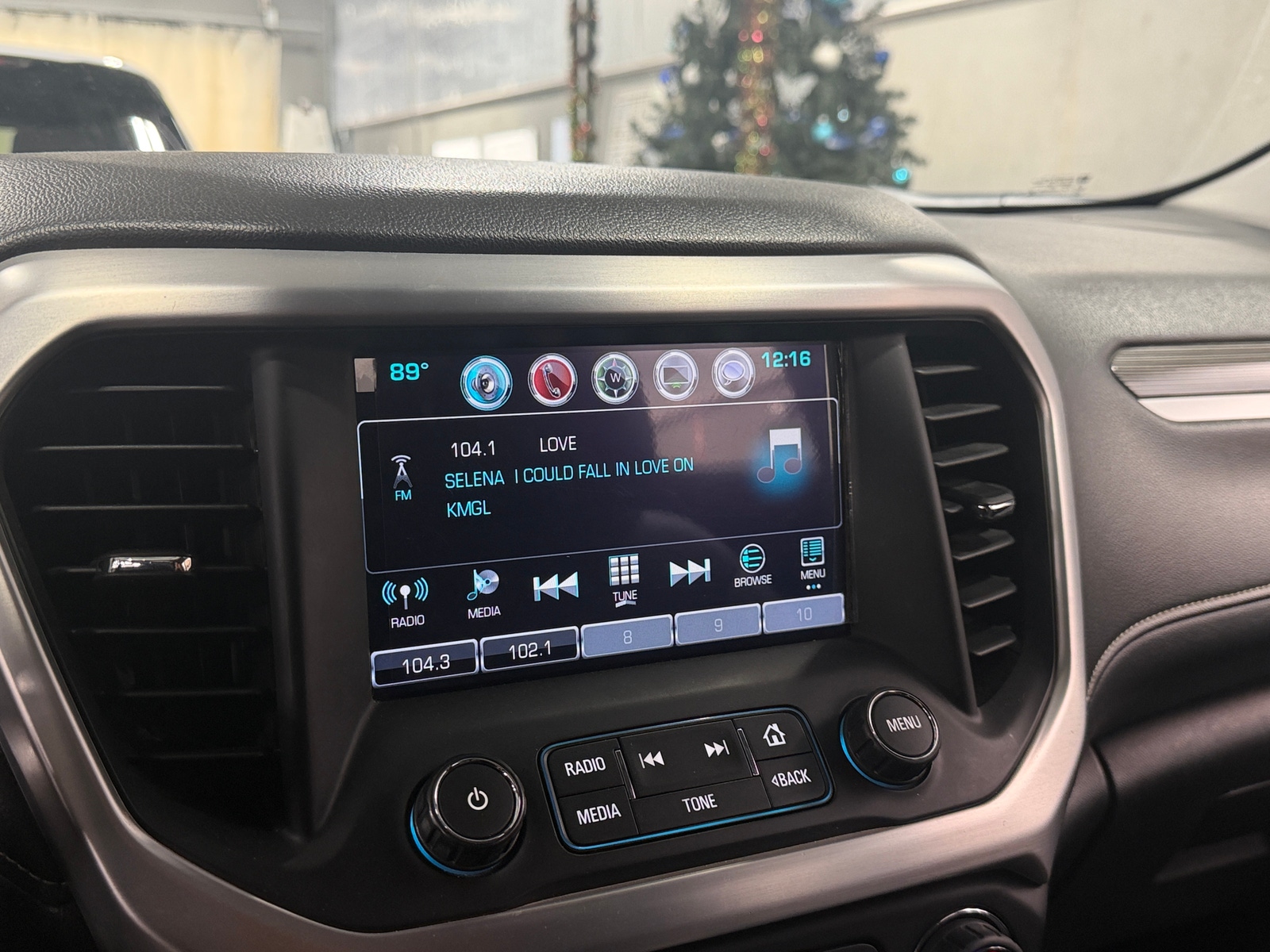 Thumbnail: 2017 GMC Acadia - 3