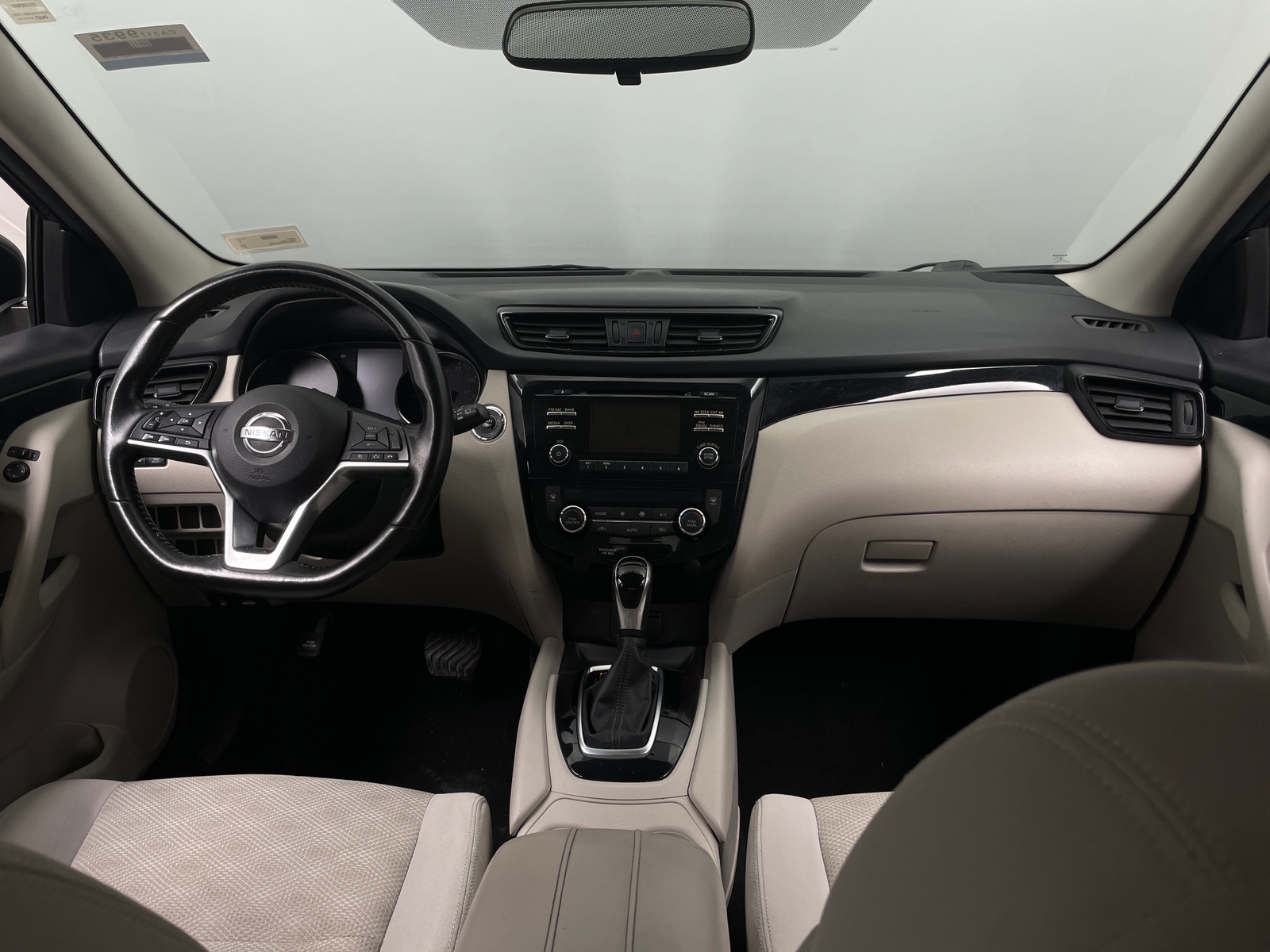 Thumbnail: 2017 Nissan Rogue Sport - 3