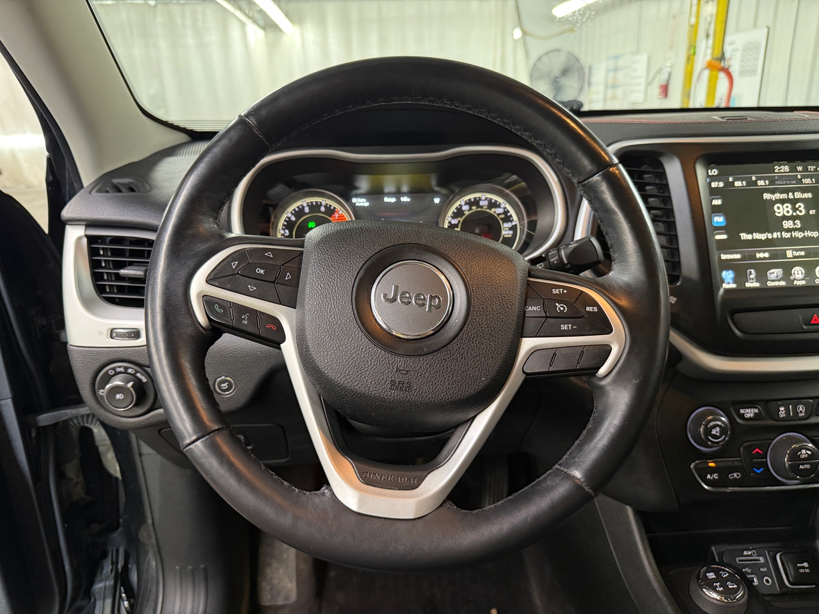 Thumbnail: 2017 Jeep Cherokee - 4