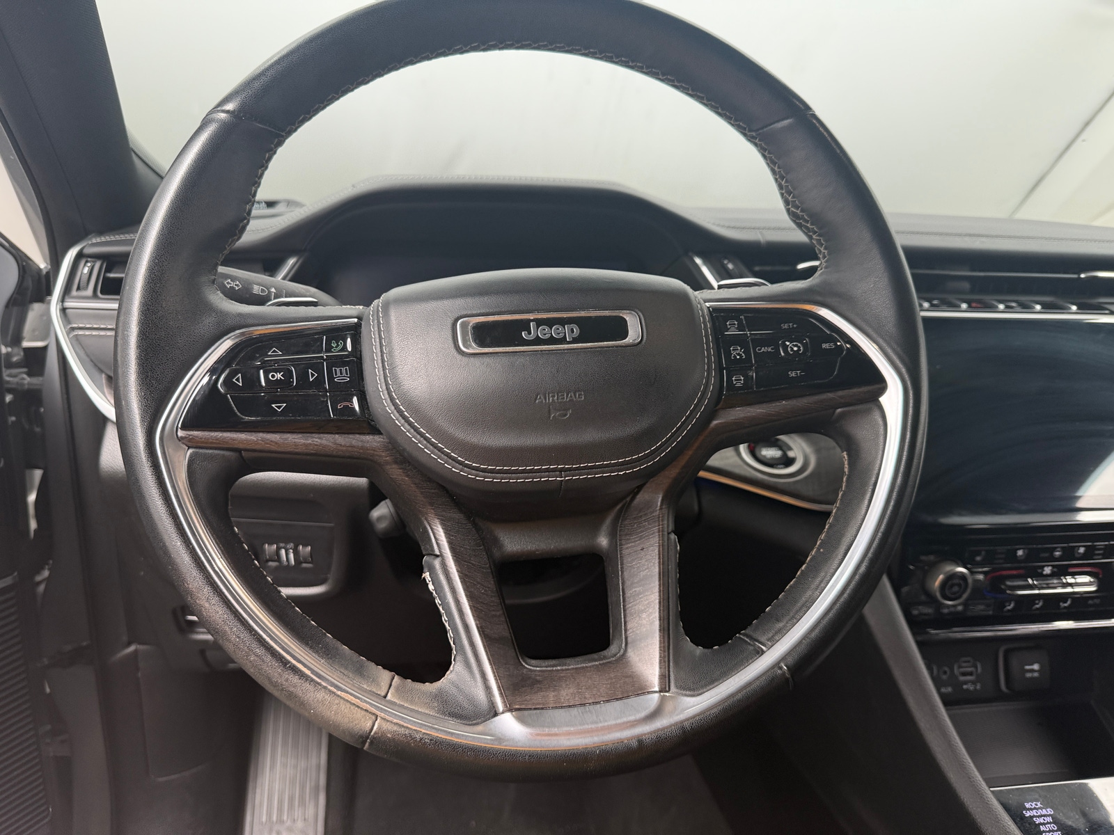 Thumbnail: 2022 Jeep Grand Cherokee - 4
