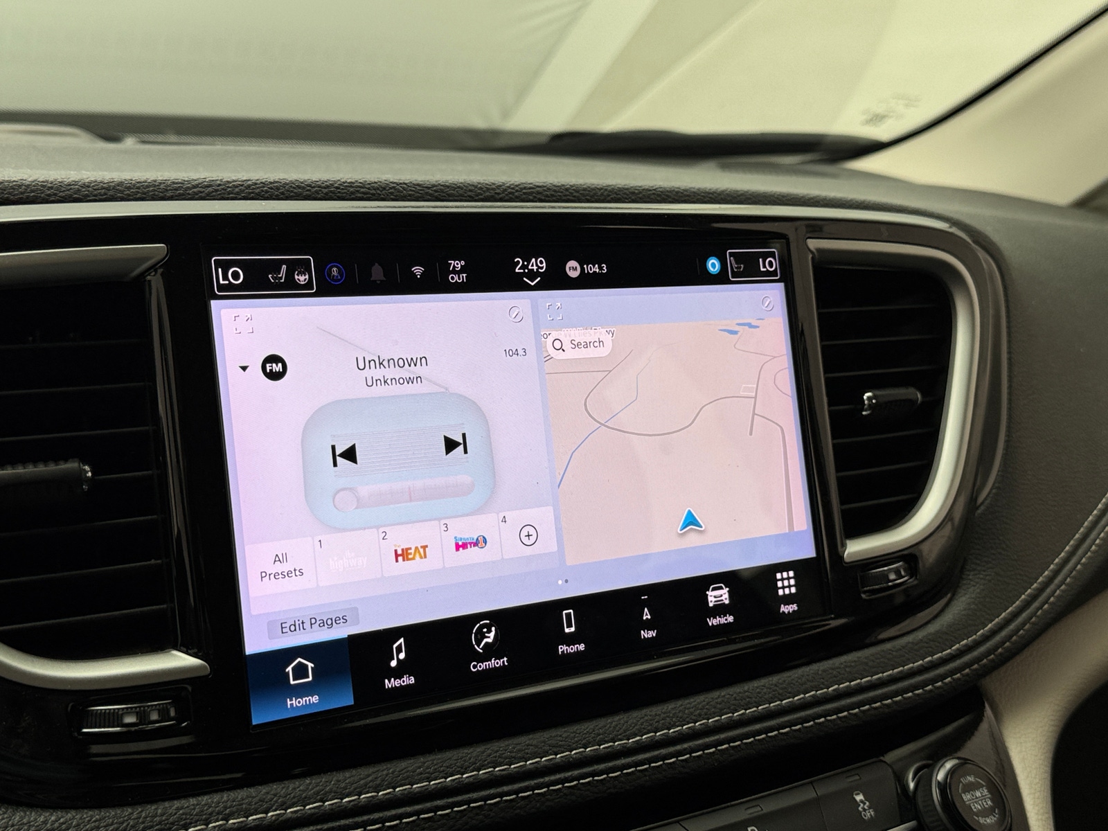 Thumbnail: 2024 Chrysler Pacifica - 3
