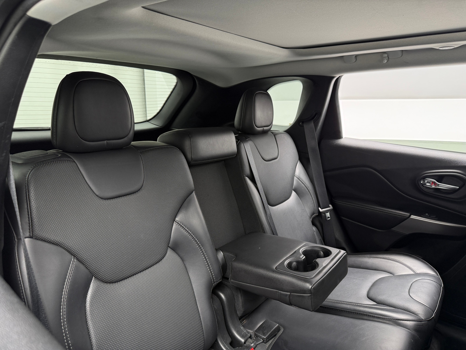 Thumbnail: 2019 Jeep Cherokee - 5