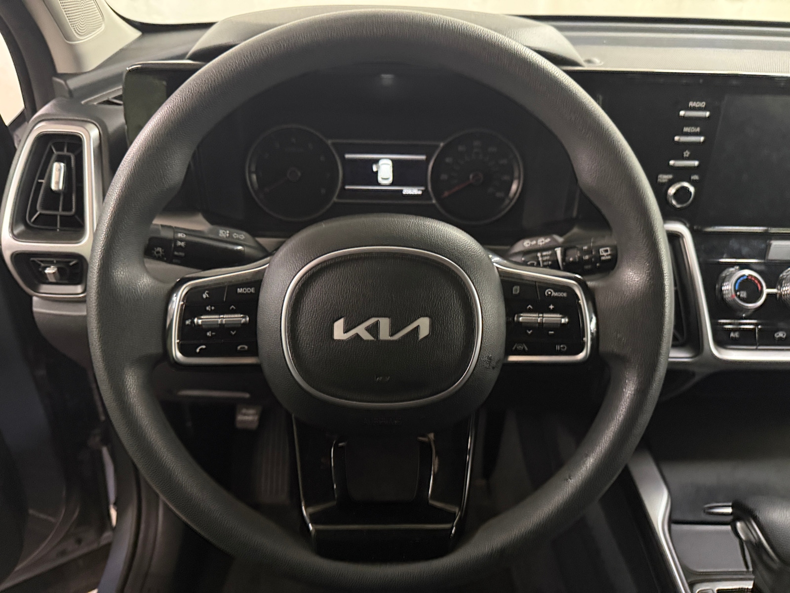 Thumbnail: 2023 Kia Sorento - 5