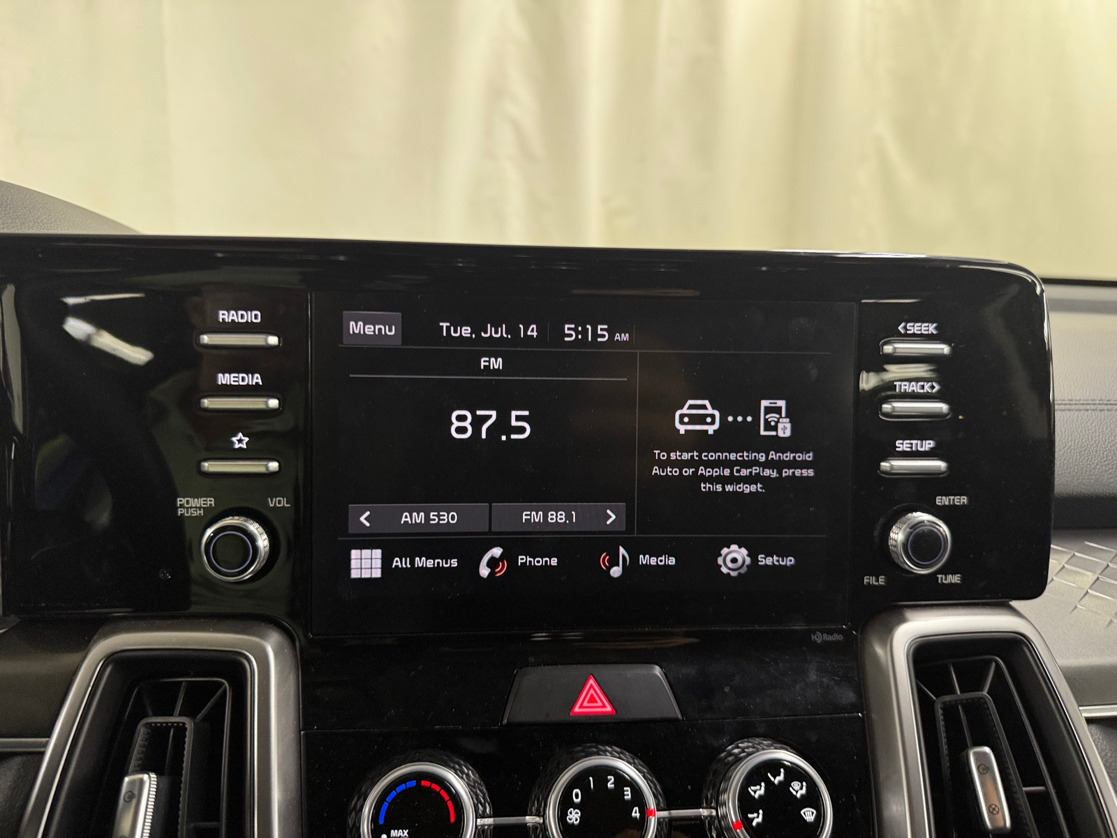 Thumbnail: 2023 Kia Sorento - 4
