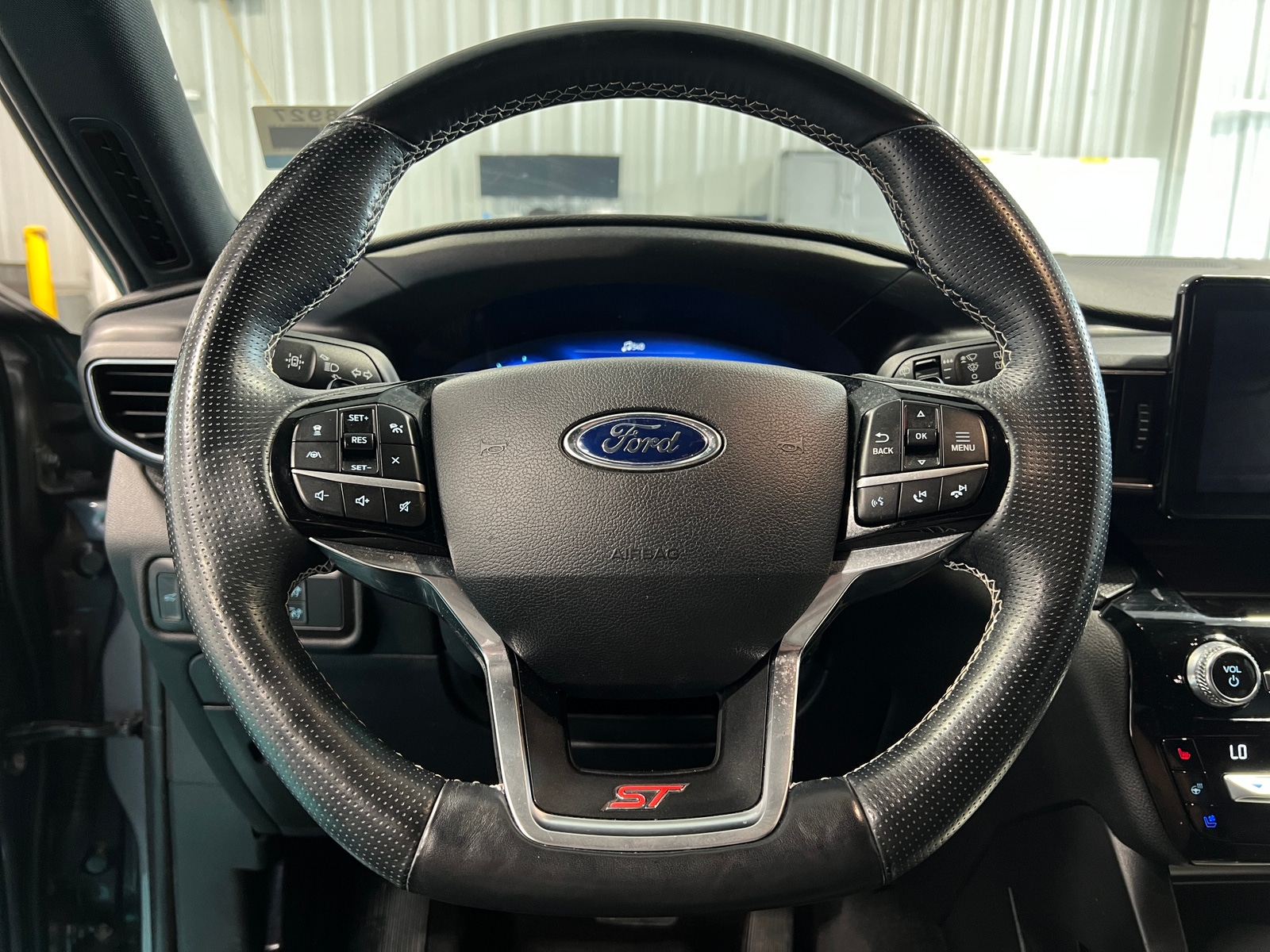 Thumbnail: 2021 Ford Explorer - 4
