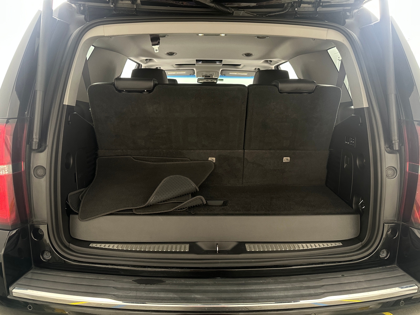 Thumbnail: 2017 Chevrolet Tahoe - 6