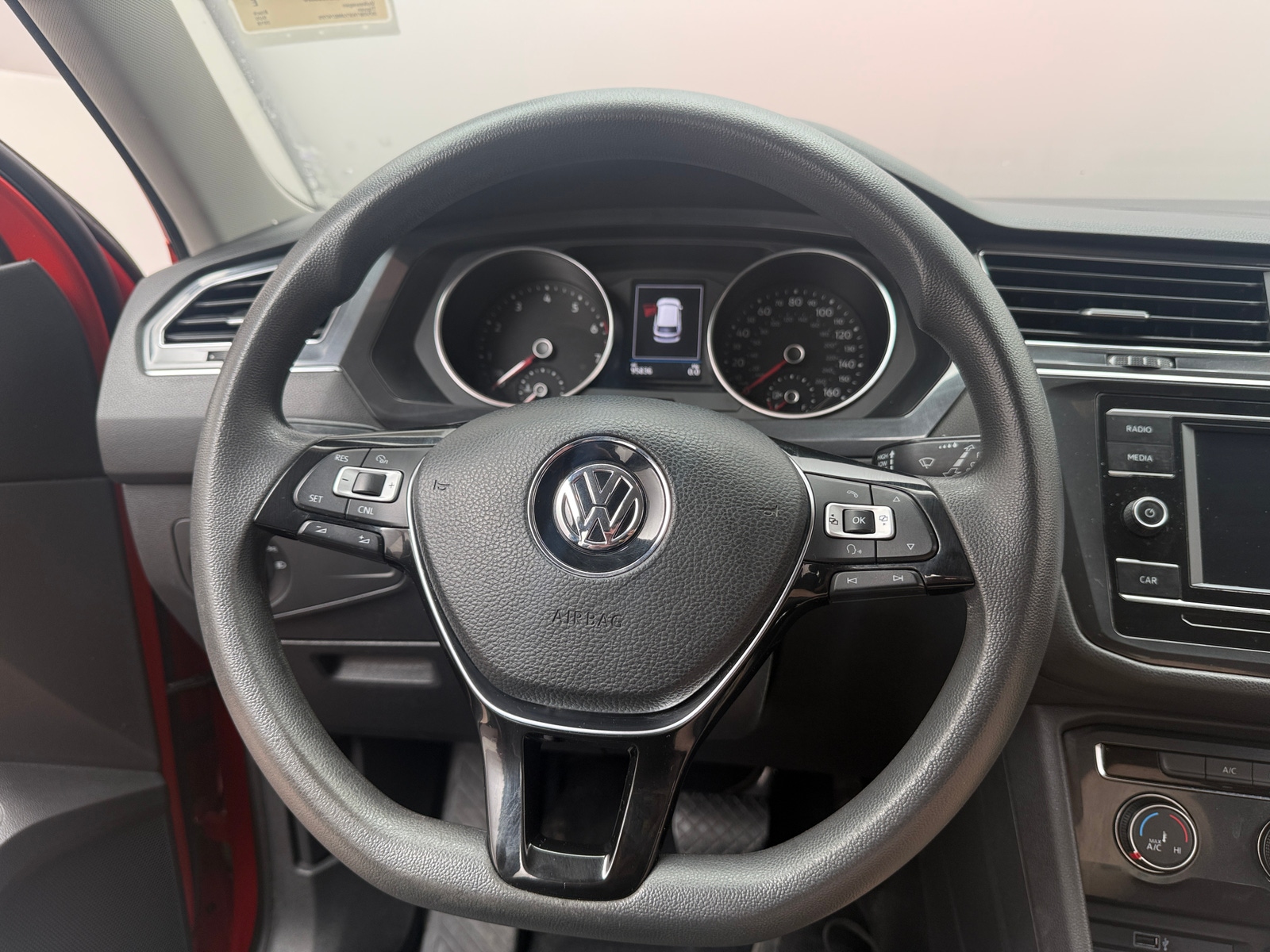 Thumbnail: 2018 Volkswagen Tiguan - 5