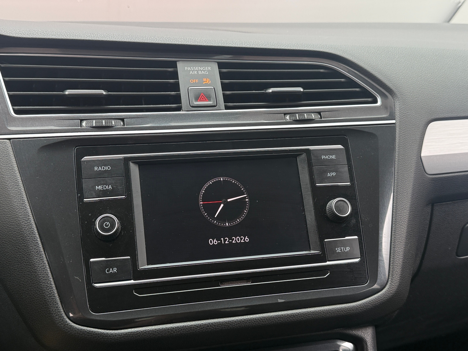 Thumbnail: 2018 Volkswagen Tiguan - 4