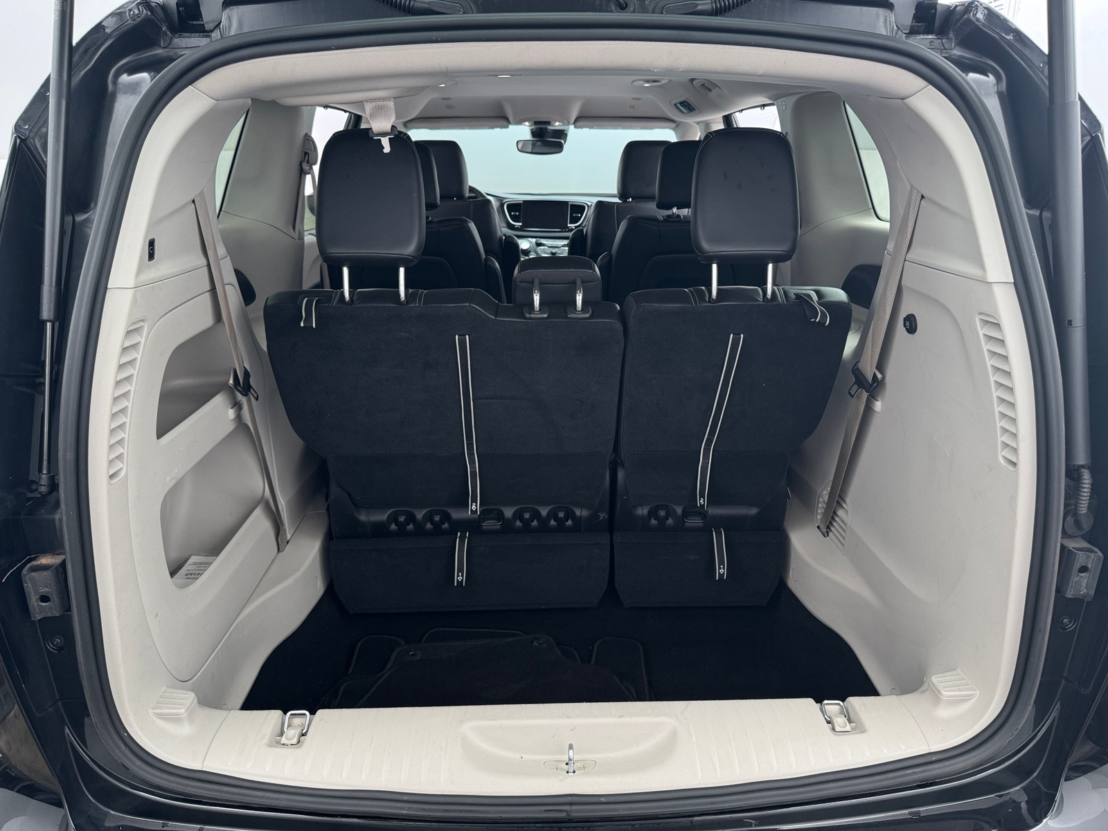Thumbnail: 2023 Chrysler Pacifica - 6