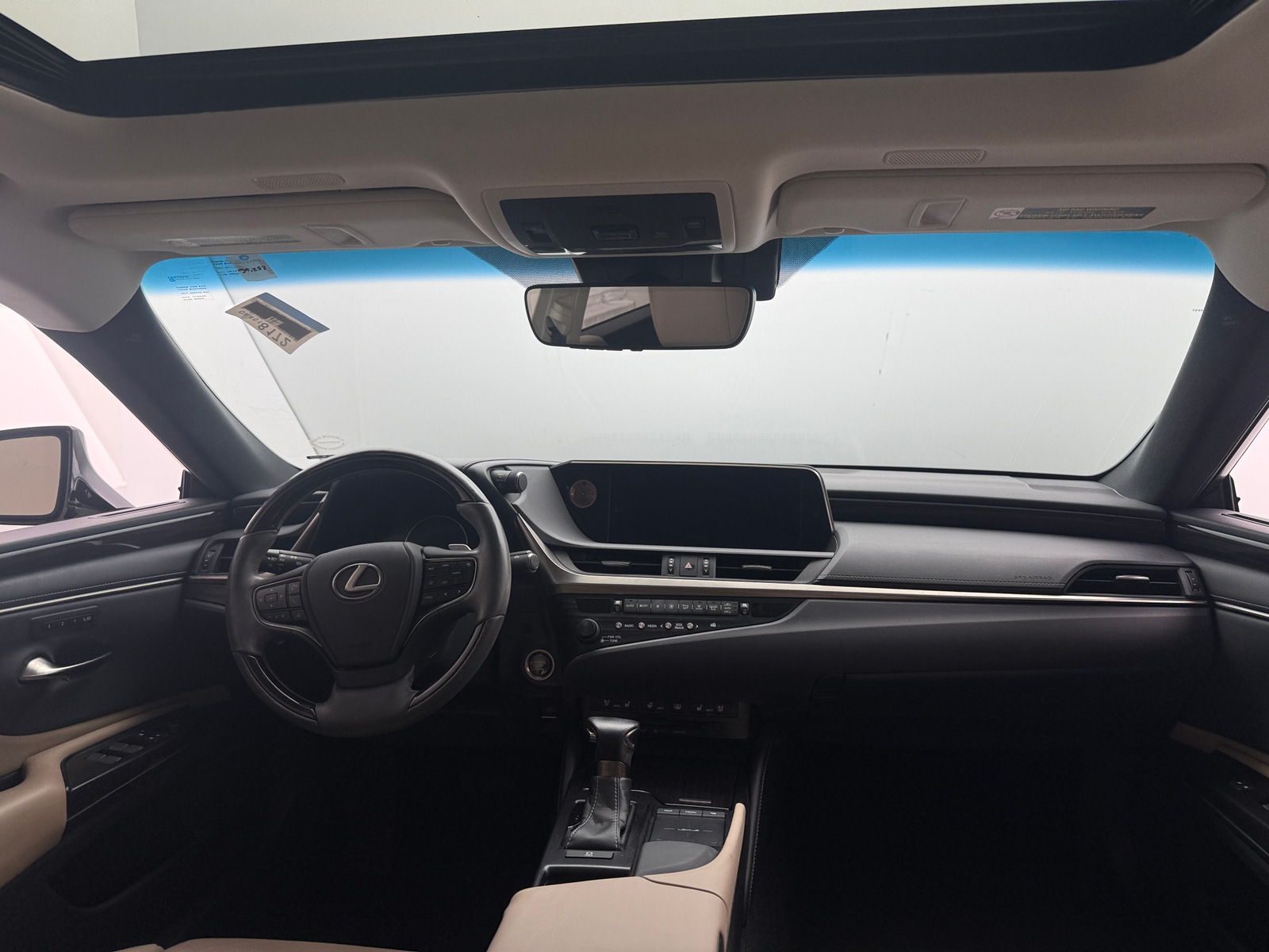Thumbnail: 2019 Lexus ES - 2