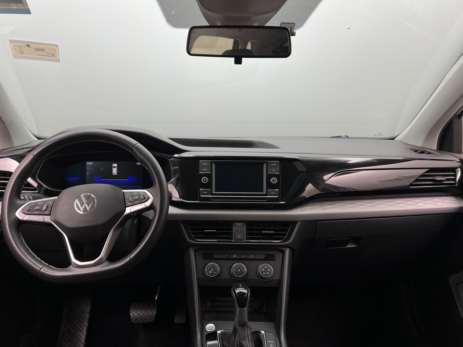 Thumbnail: 2022 Volkswagen Taos - 3