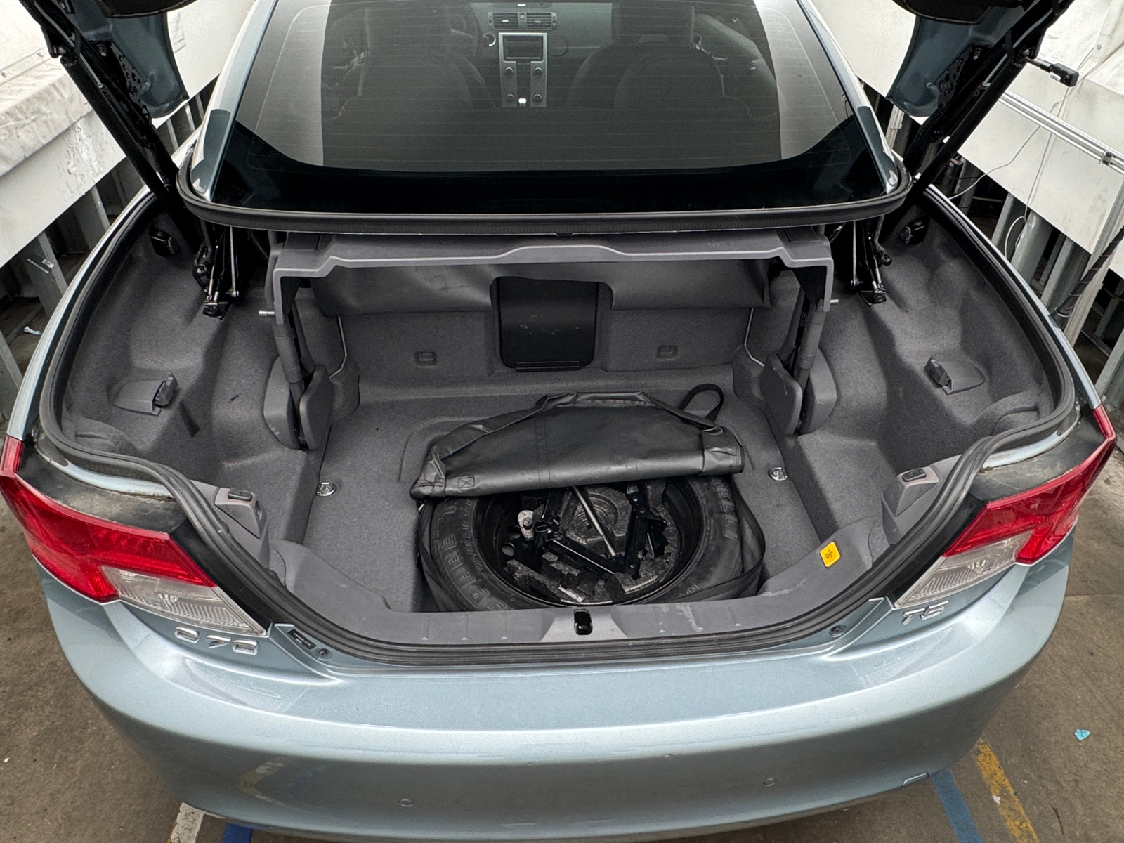 Thumbnail: 2013 Volvo C70 - 6