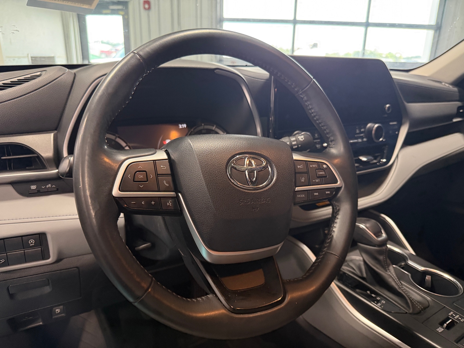 Thumbnail: 2023 Toyota Highlander - 5